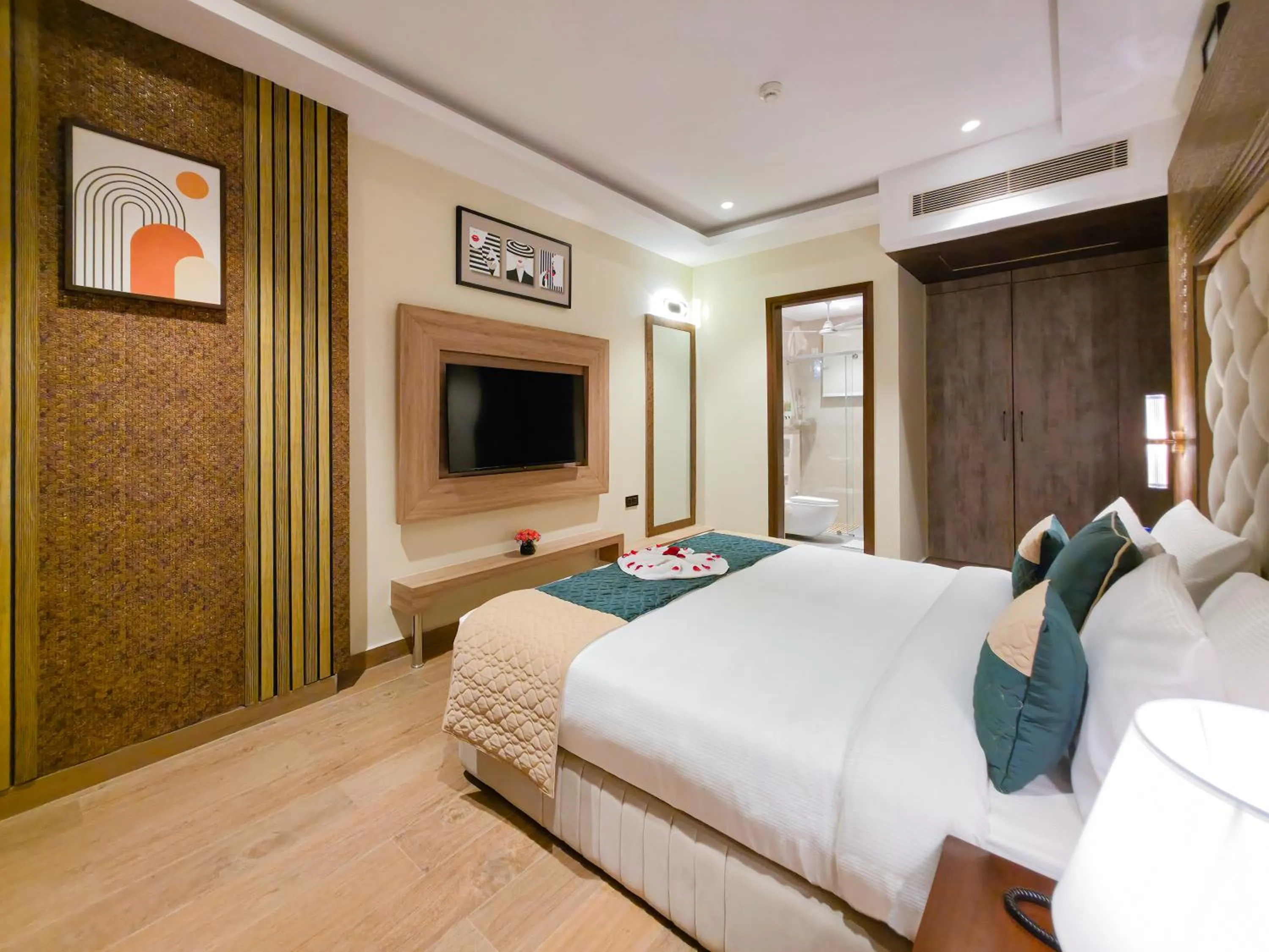 Bedroom, Bed in The Meriton