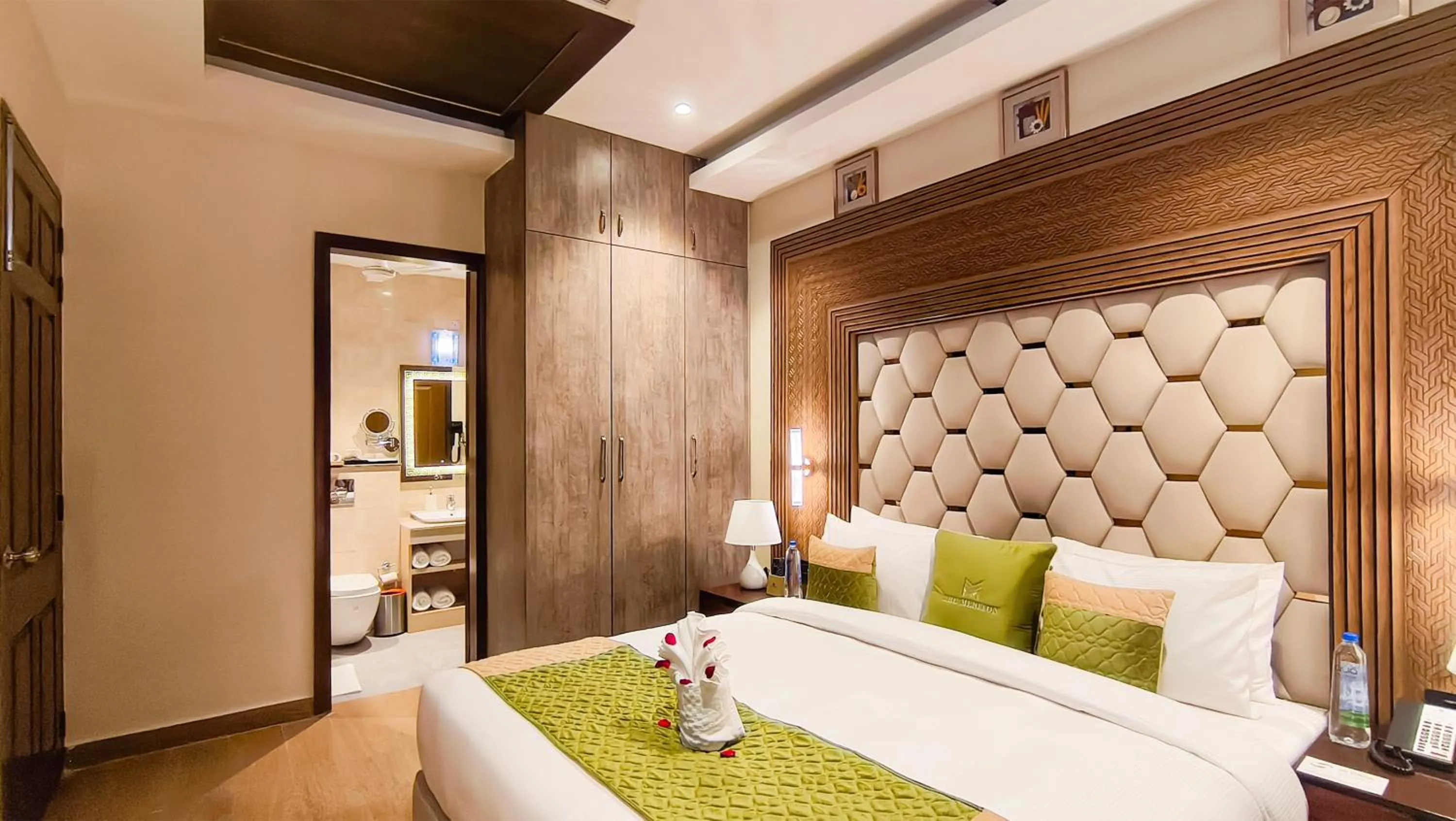 Bedroom, Bed in The Meriton