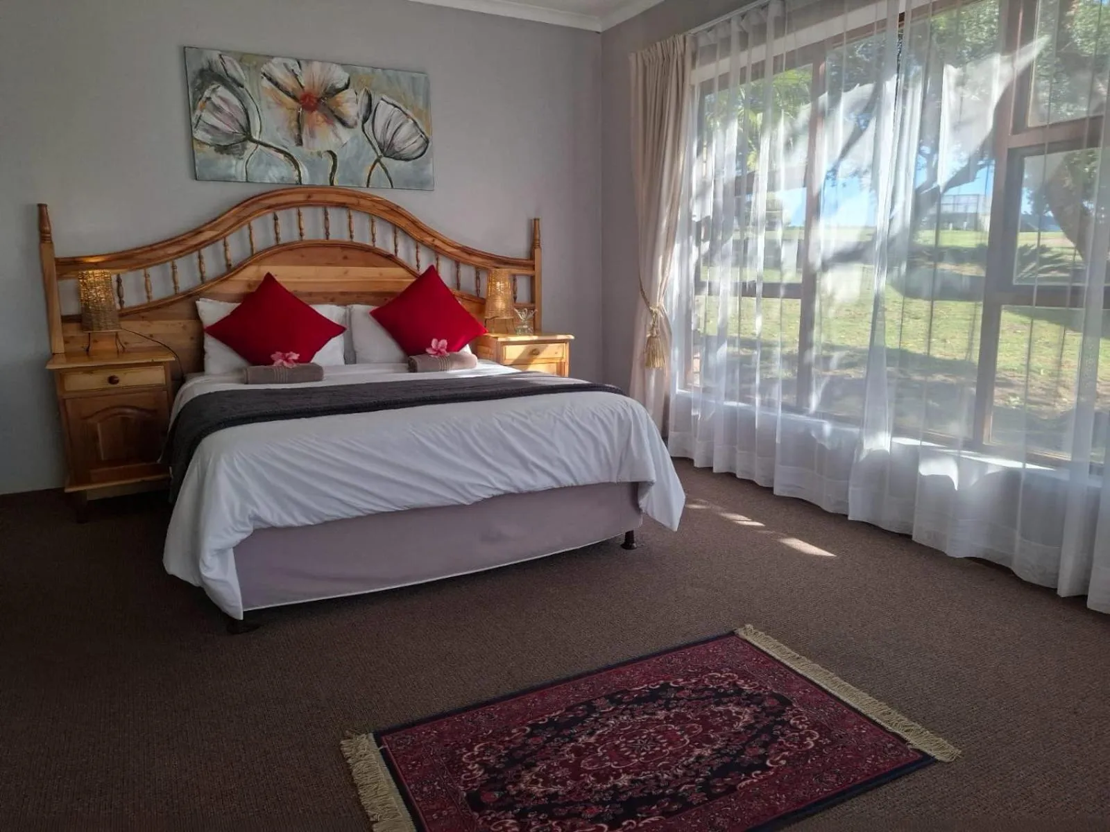 Hot Tub, Bed in Eagles Nest