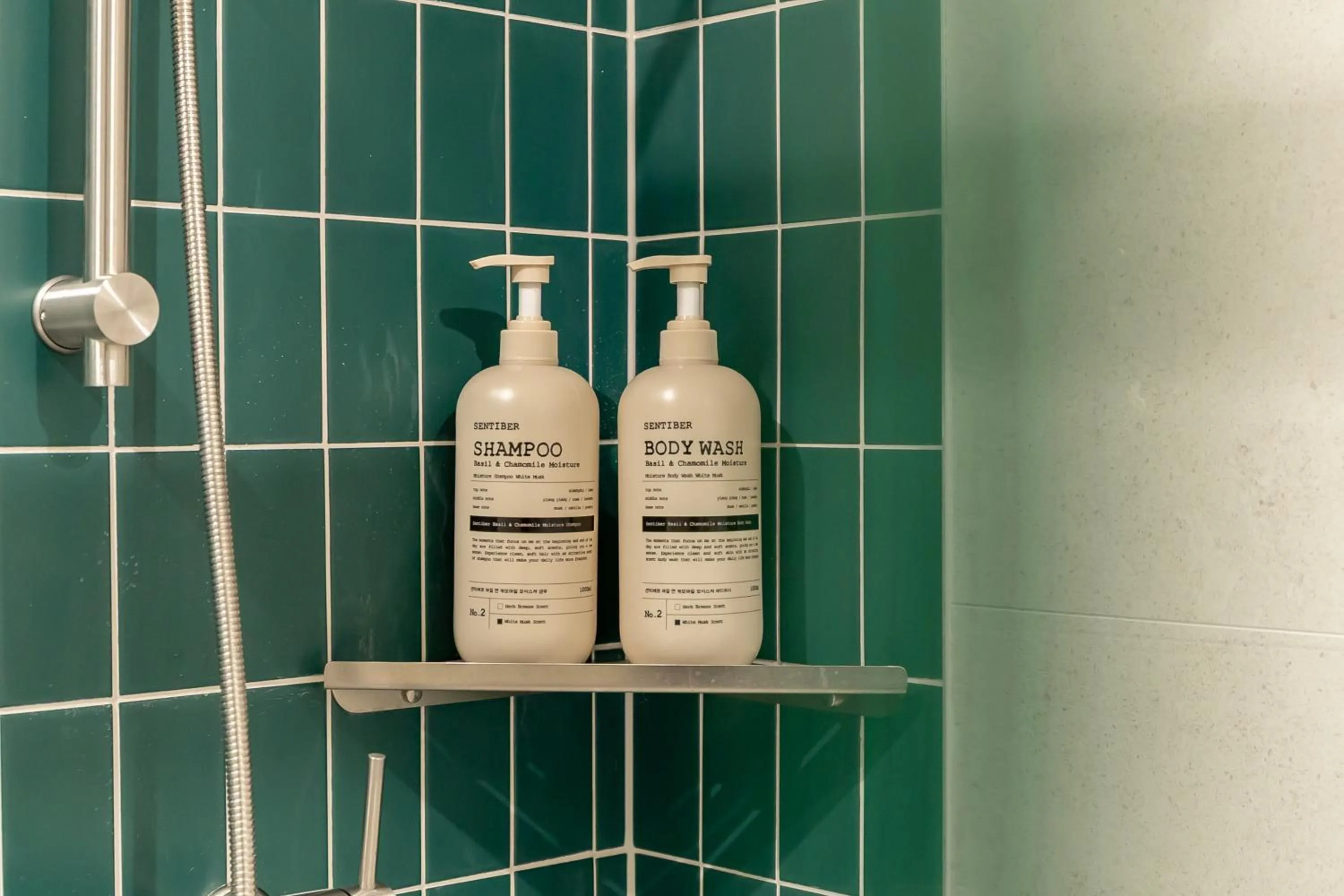 Toilet in THE EXTAY Lounge Jongno