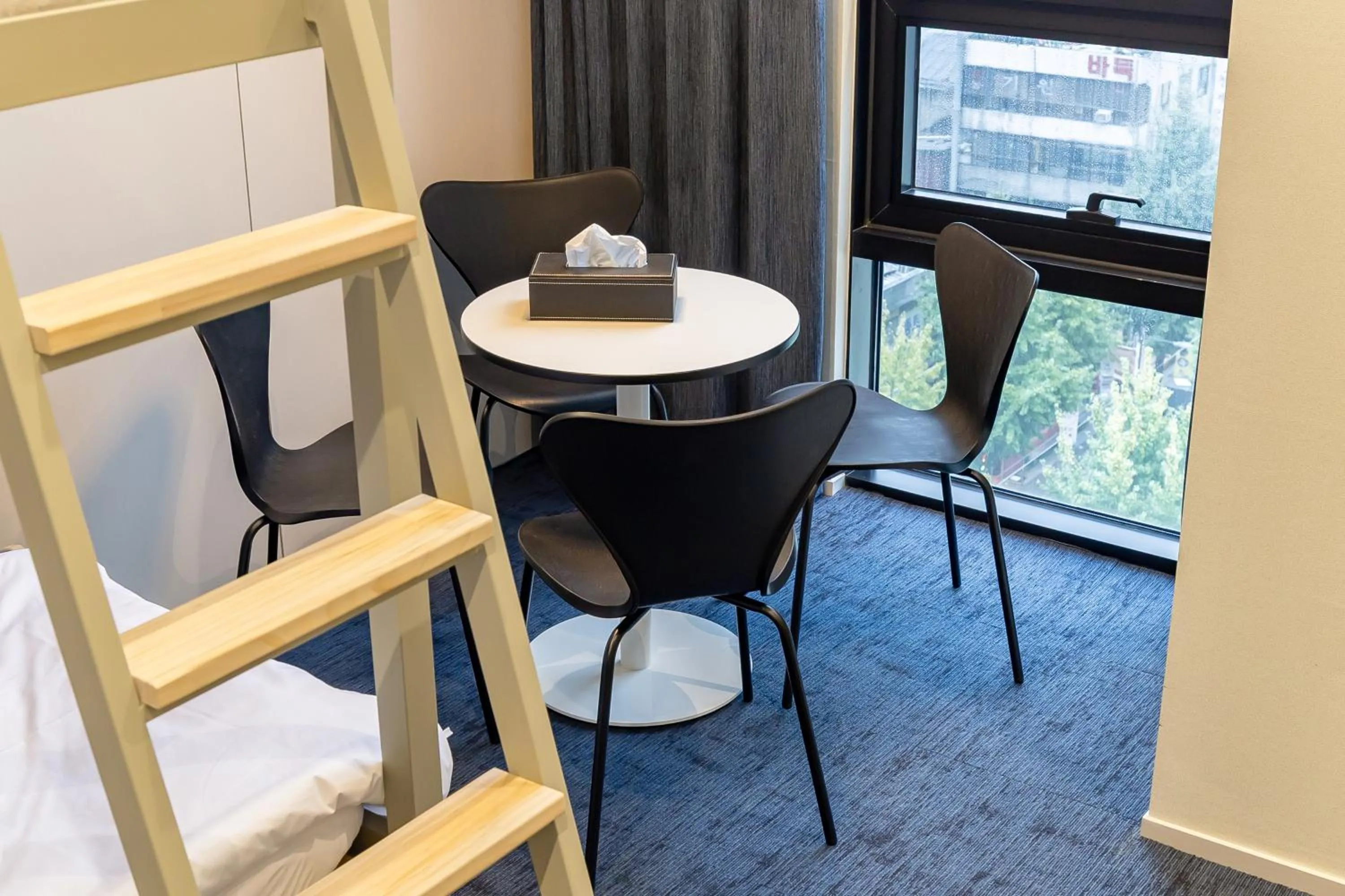 Decorative detail in THE EXTAY Lounge Jongno