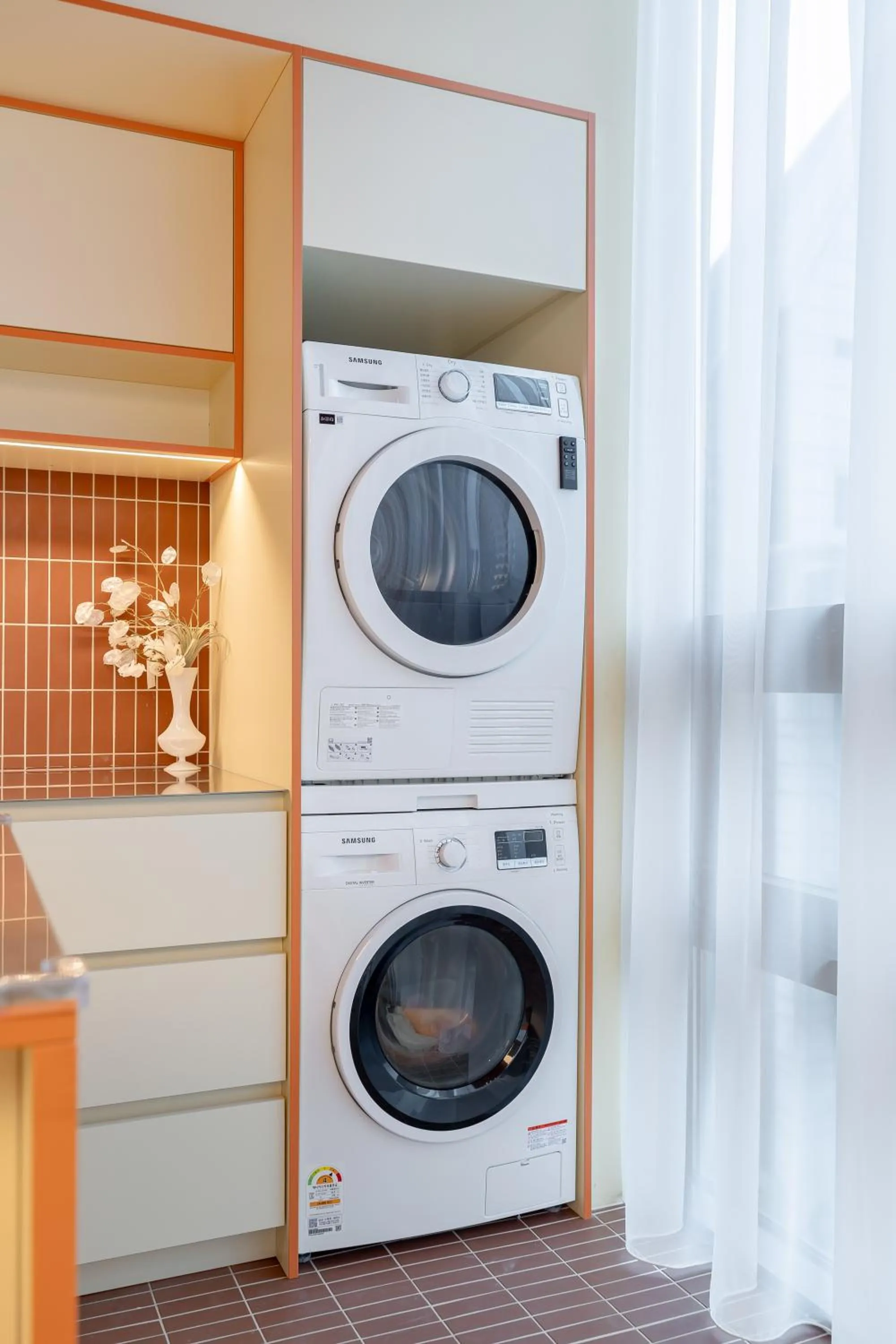 washing machine in THE EXTAY Lounge Jongno