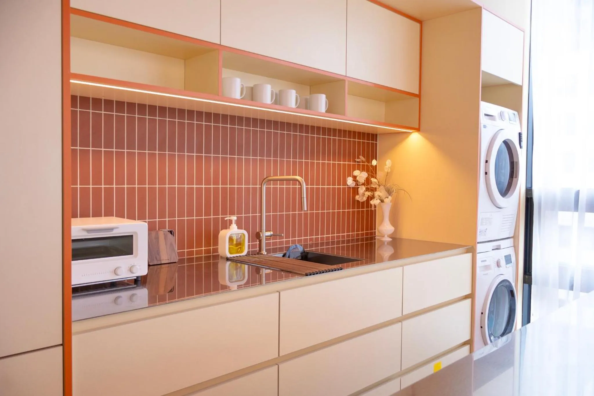 Communal lounge/ TV room in THE EXTAY Lounge Jongno