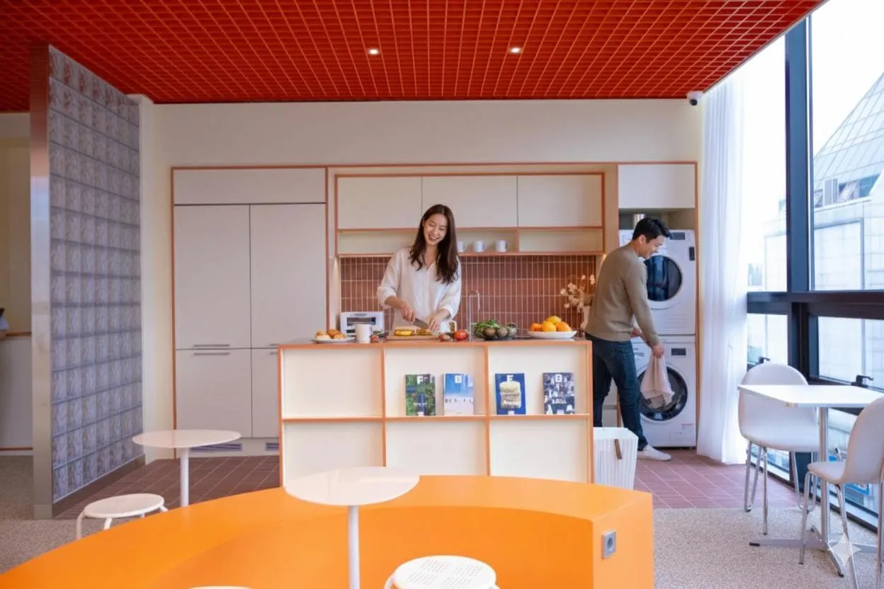 Communal kitchen in THE EXTAY Lounge Jongno