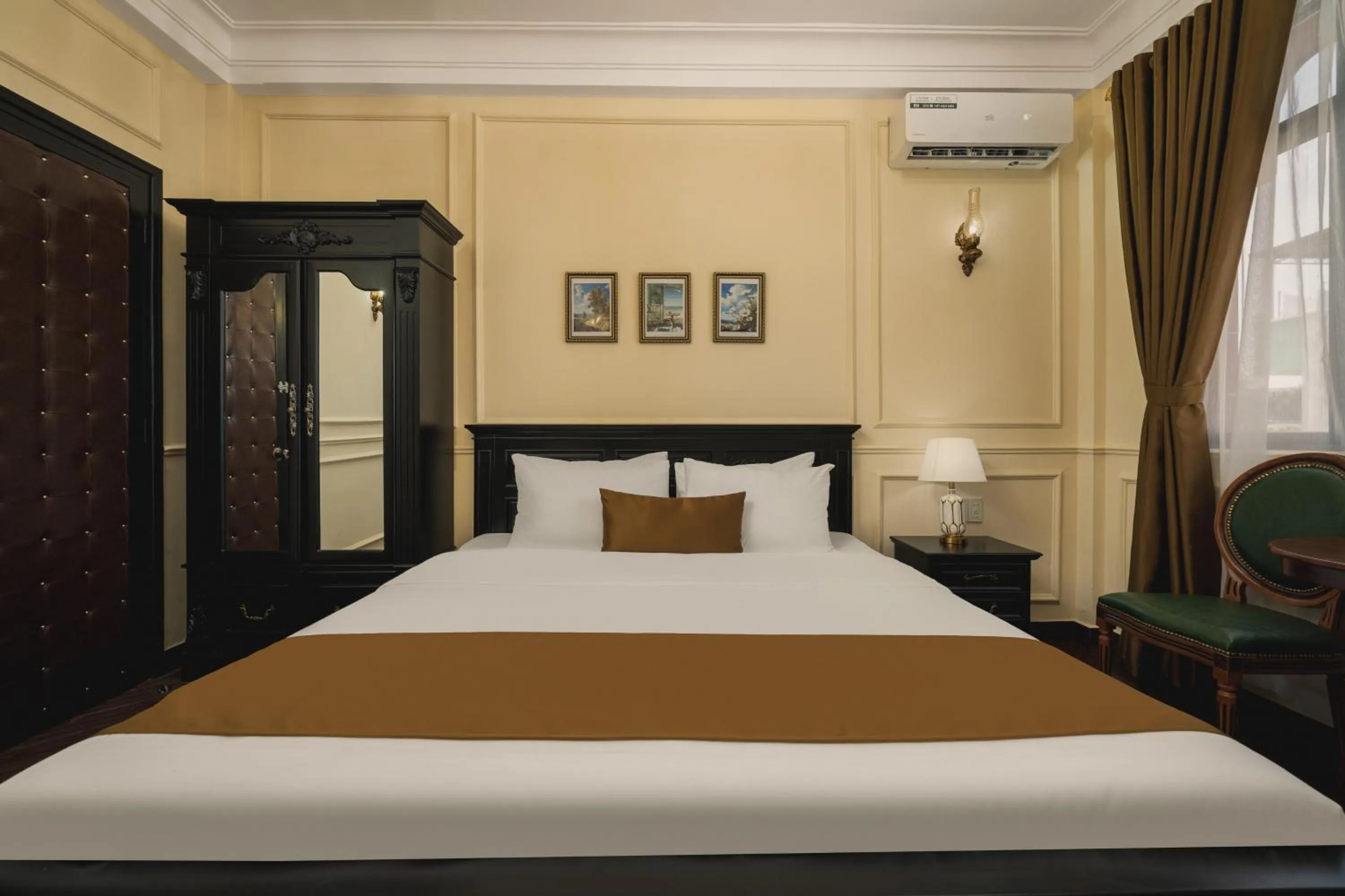 Bed in Vina Vintage Hotel