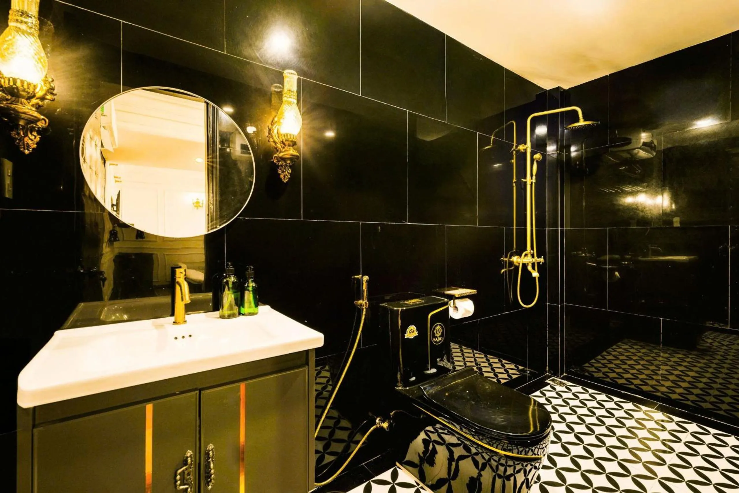 Toilet in Vina Vintage Hotel