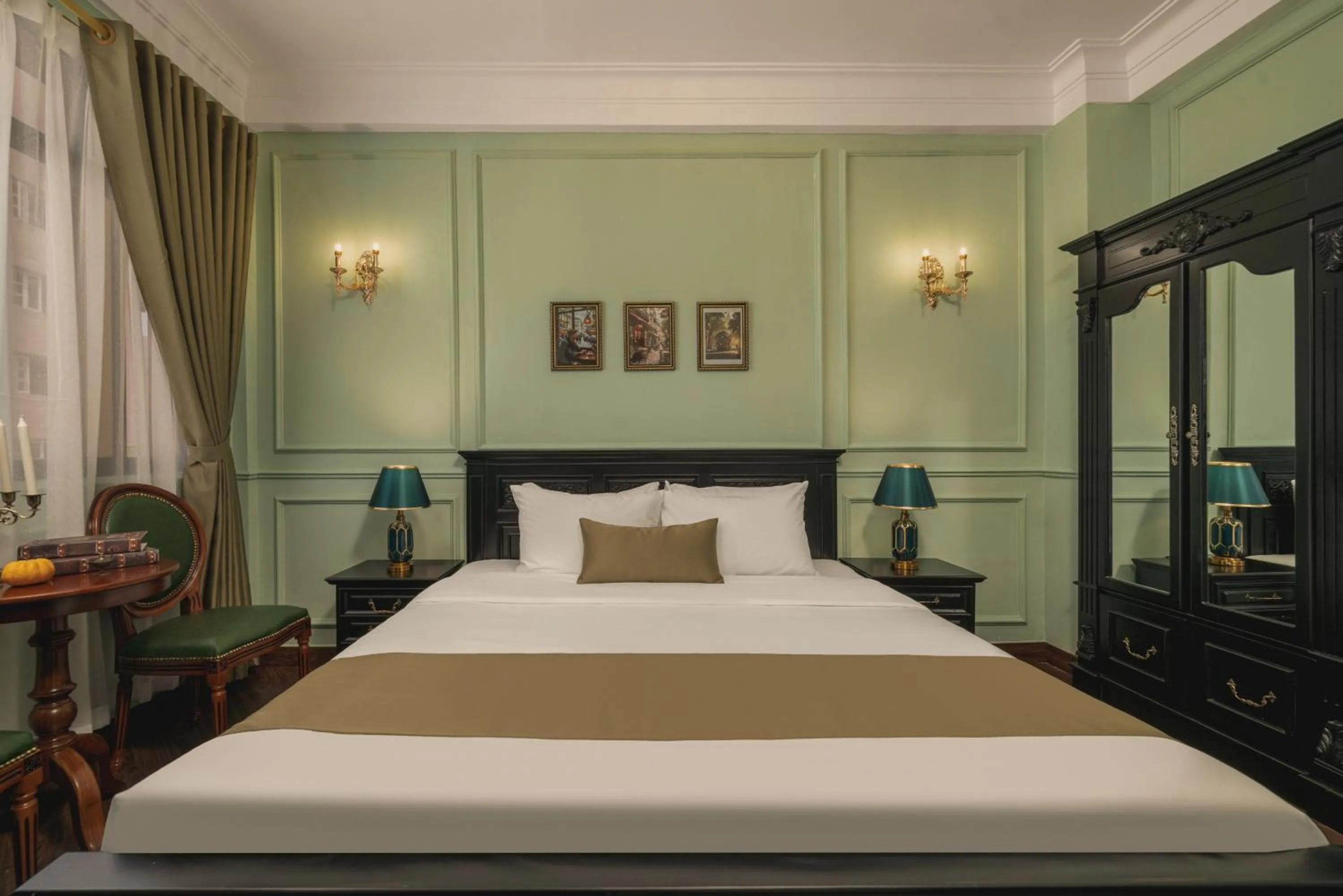 Bed in Vina Vintage Hotel