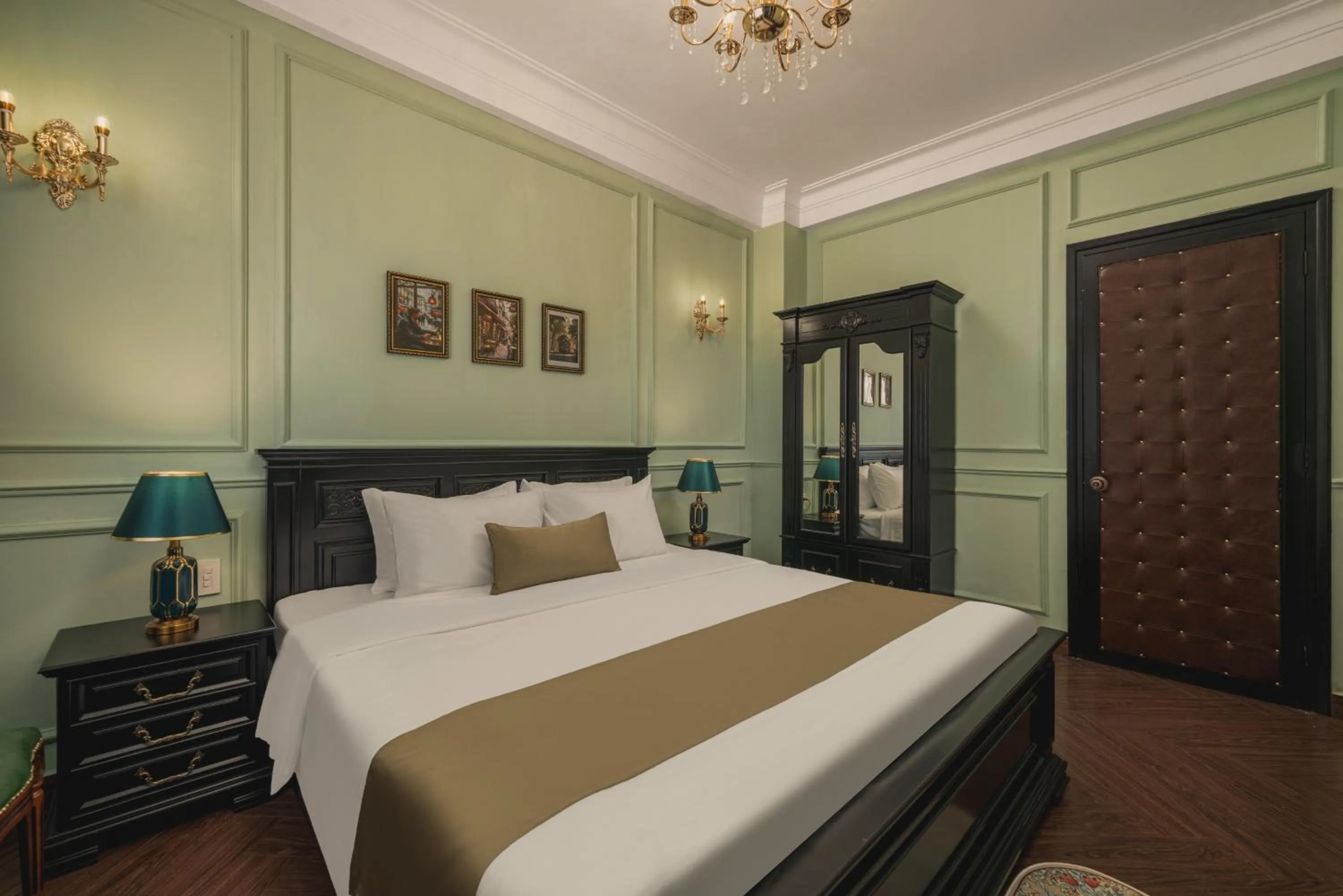 Bed in Vina Vintage Hotel