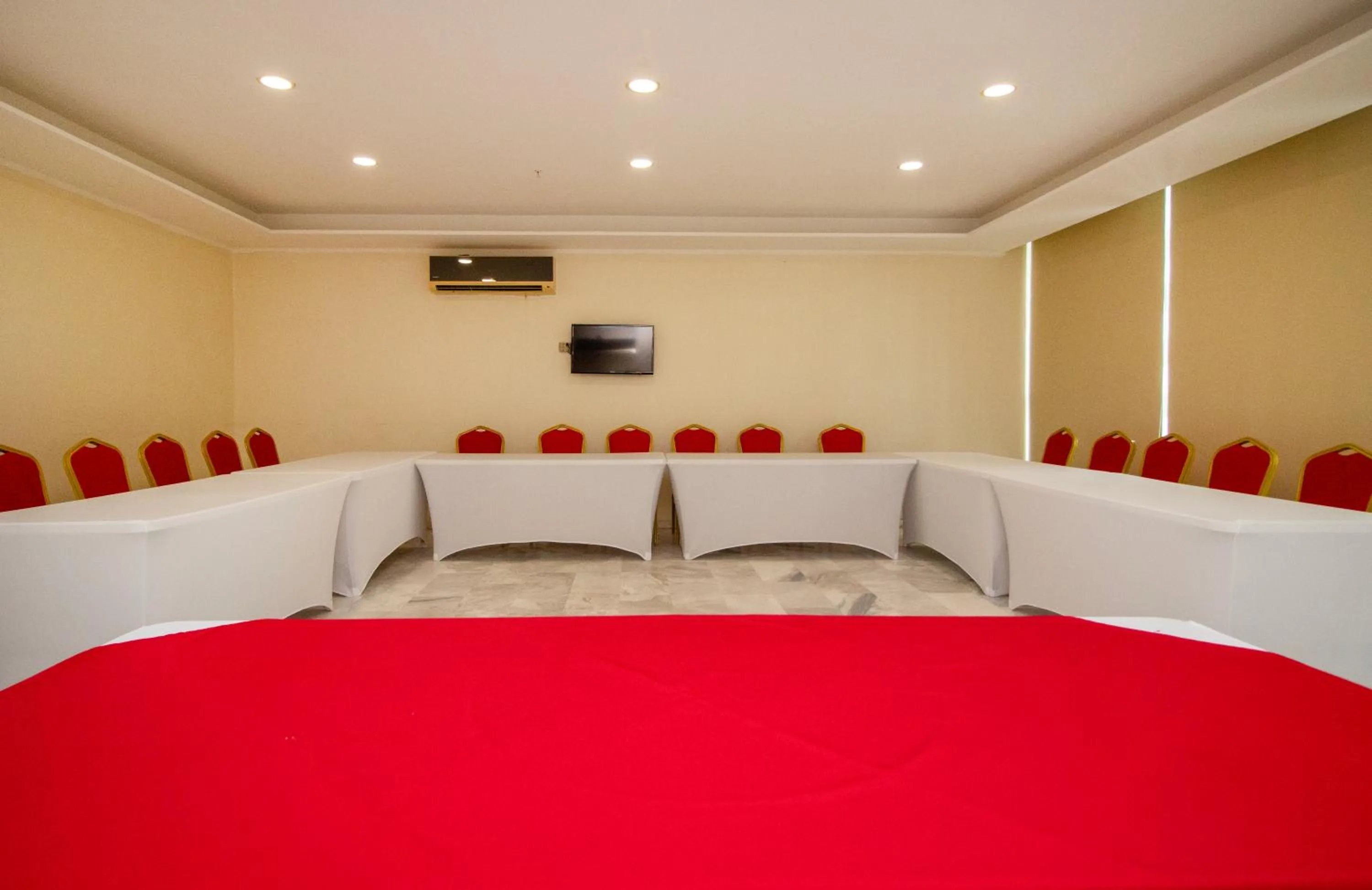 Meeting/conference room in Ramada by Wyndham Panama Via Argentina