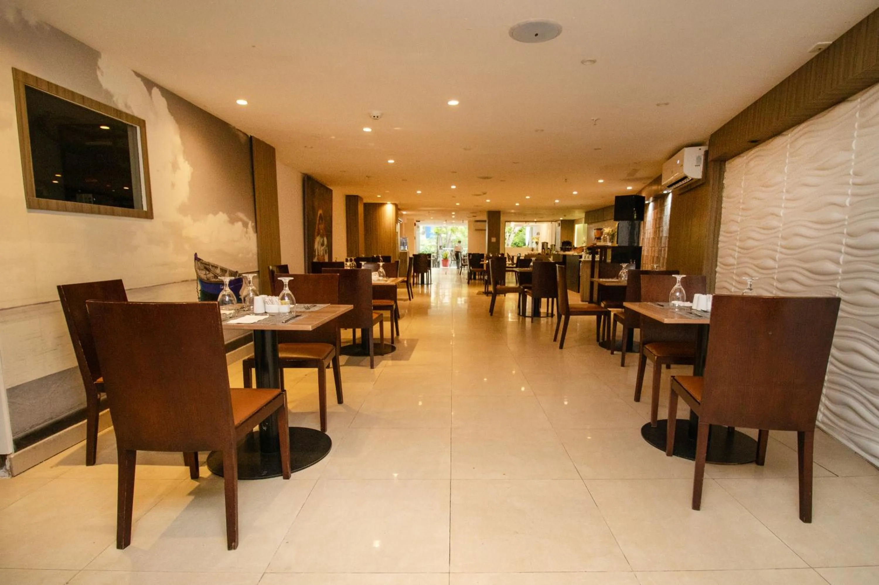 Restaurant/places to eat in Ramada by Wyndham Panama Via Argentina