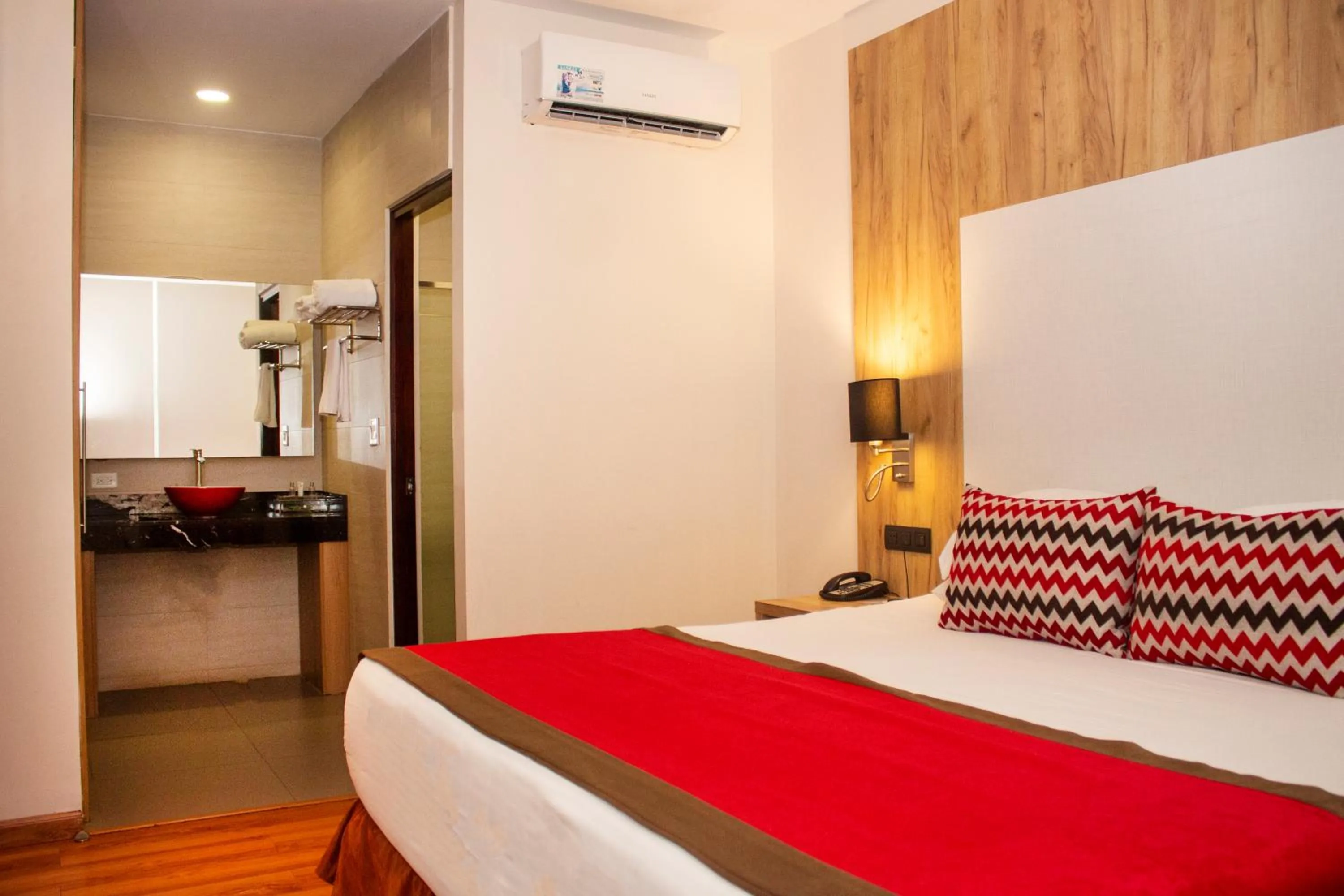 Bedroom, Bed in Ramada by Wyndham Panama Via Argentina