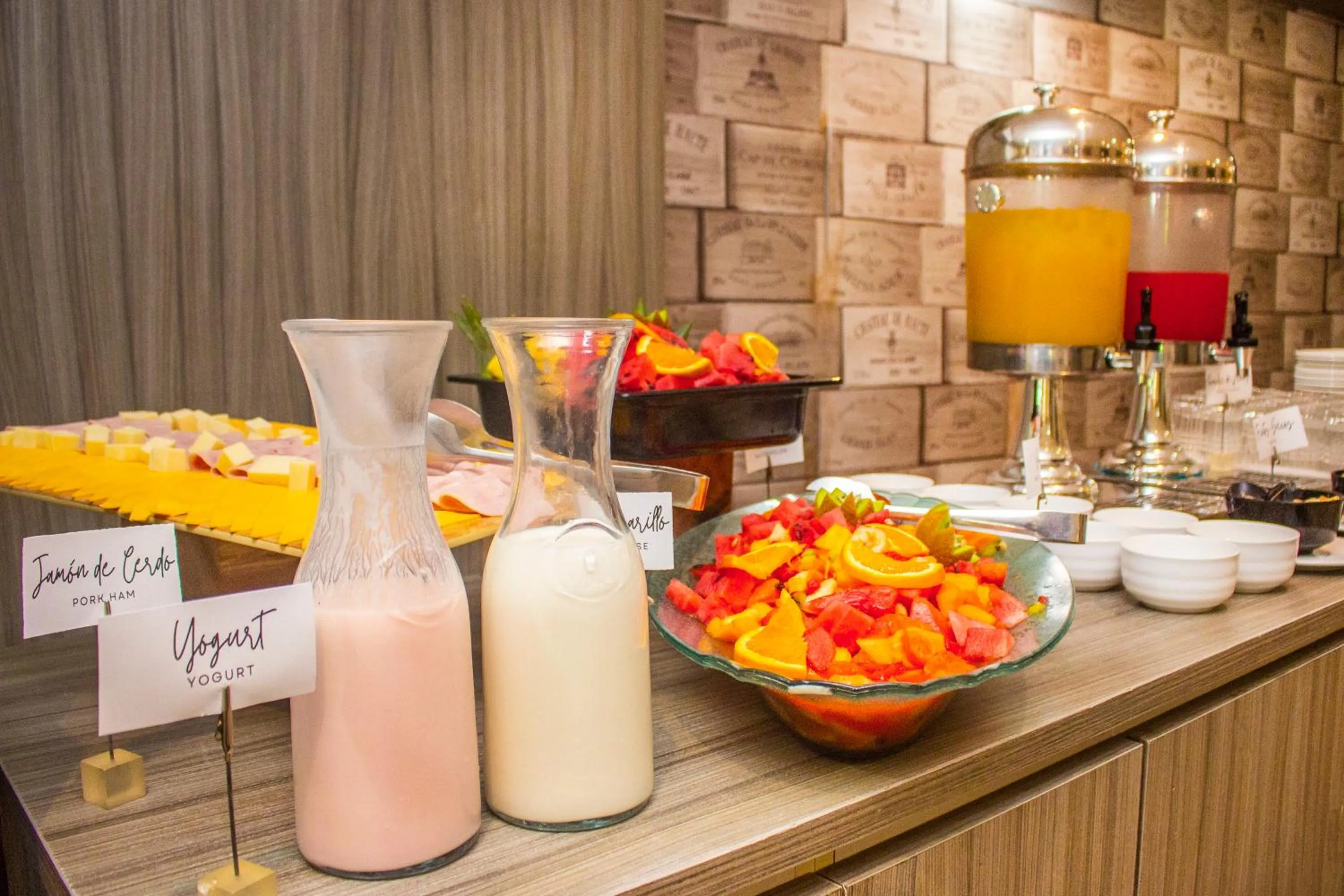 Food in Ramada by Wyndham Panama Via Argentina