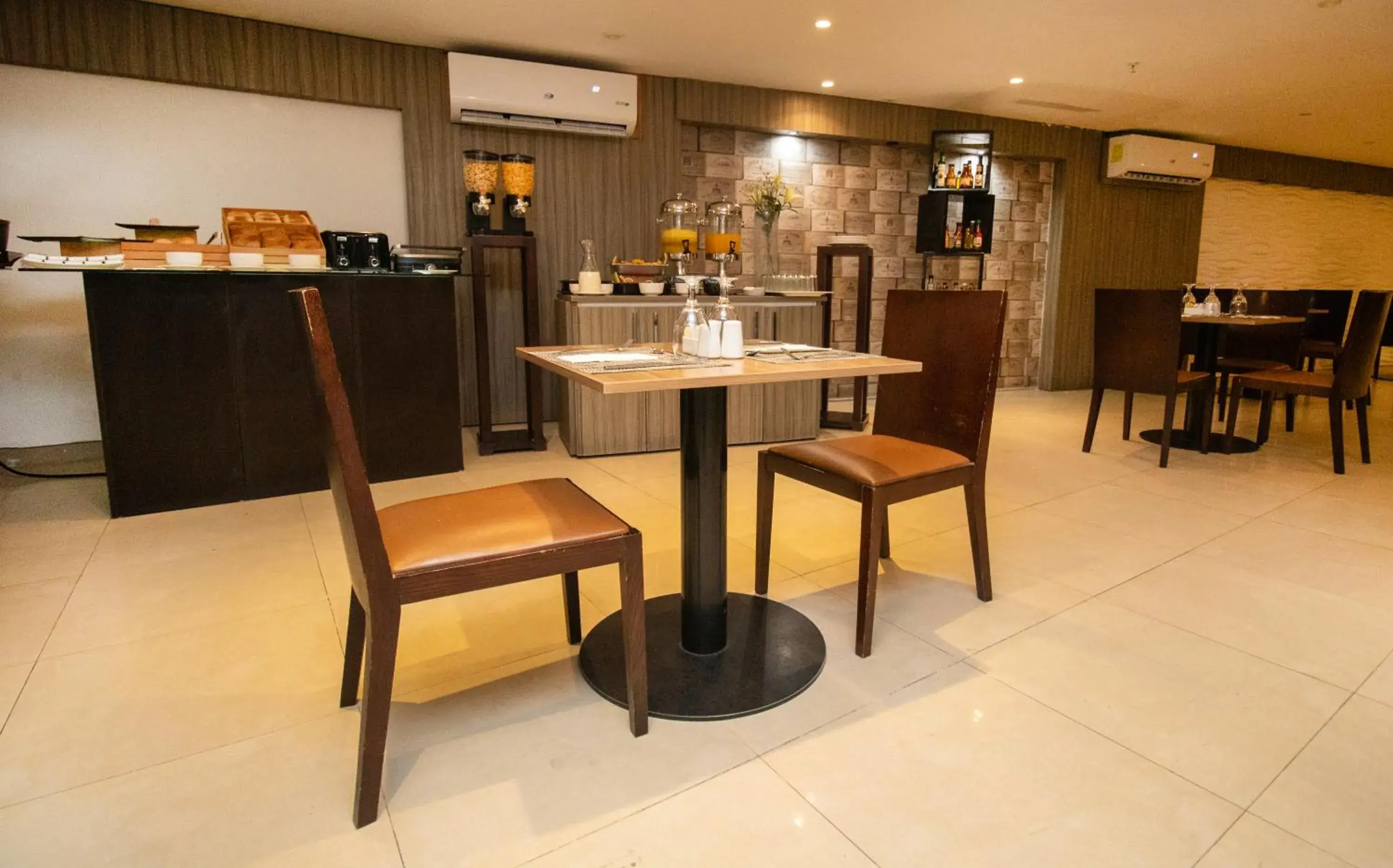 Restaurant/places to eat in Ramada by Wyndham Panama Via Argentina Restaurant/places to eat in Ramada by Wyndham Panama Via Argentina