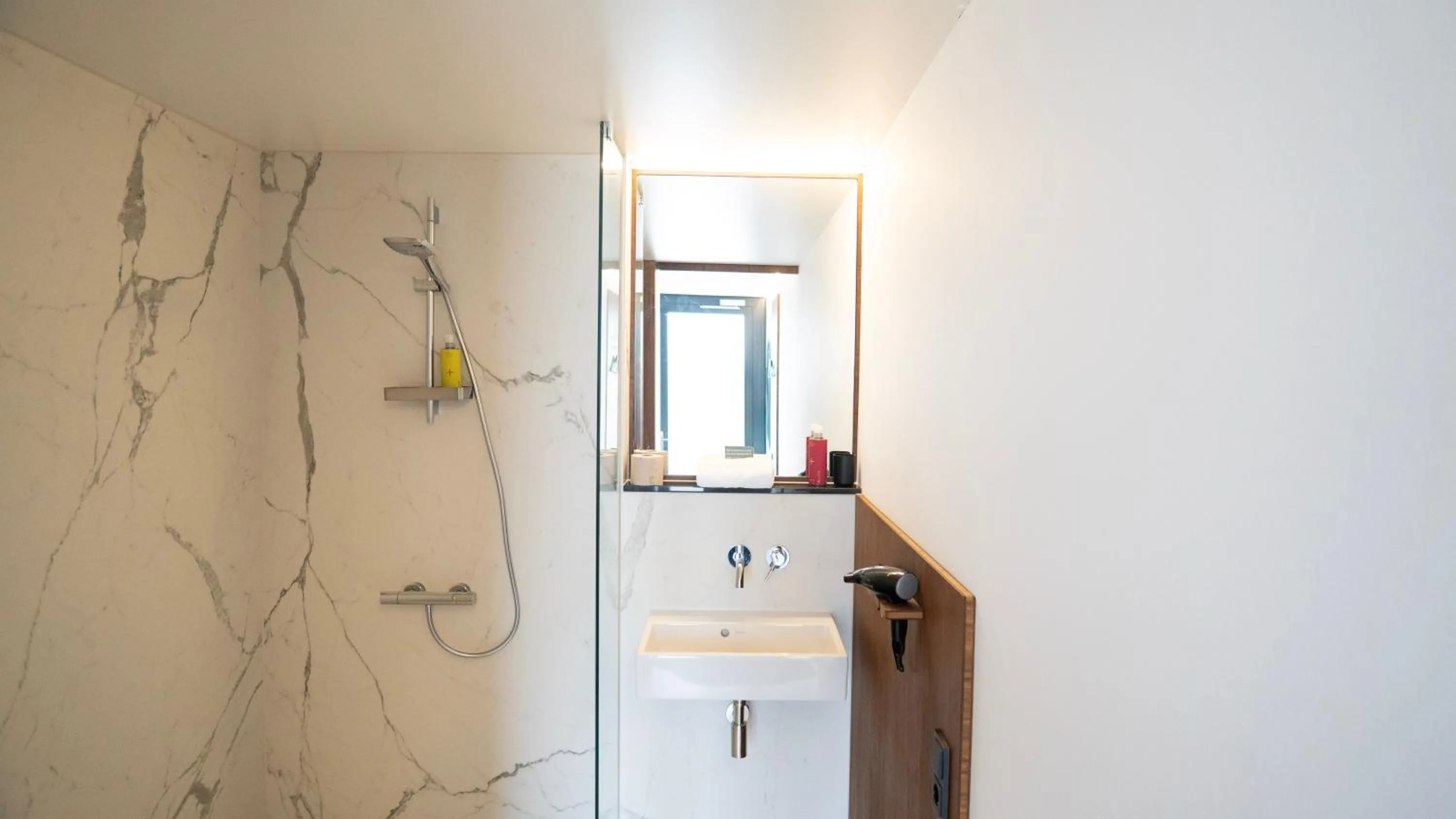 Bathroom in TIN INN Nettetal-Kaldenkirchen