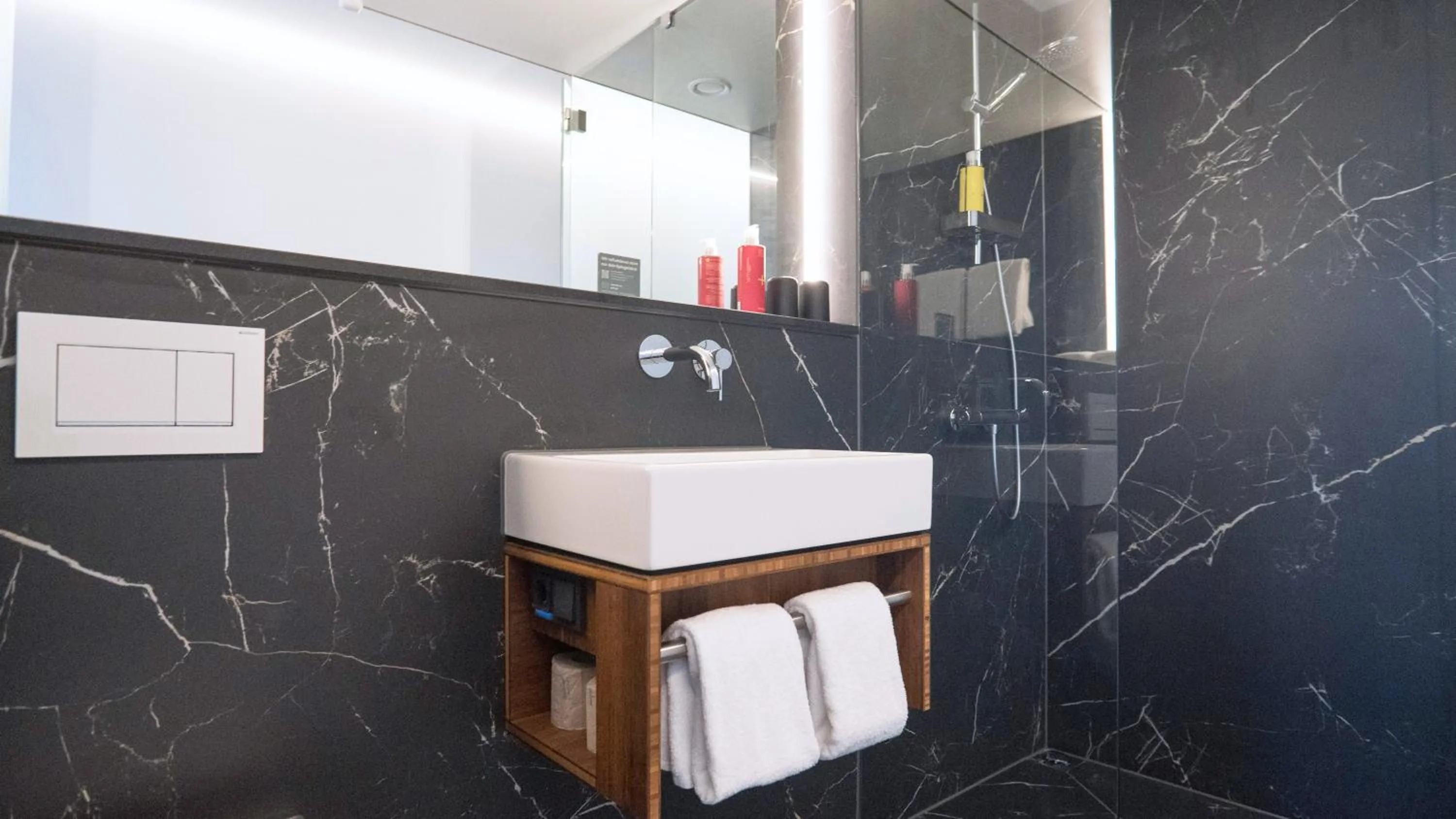 Bathroom in TIN INN Nettetal-Kaldenkirchen
