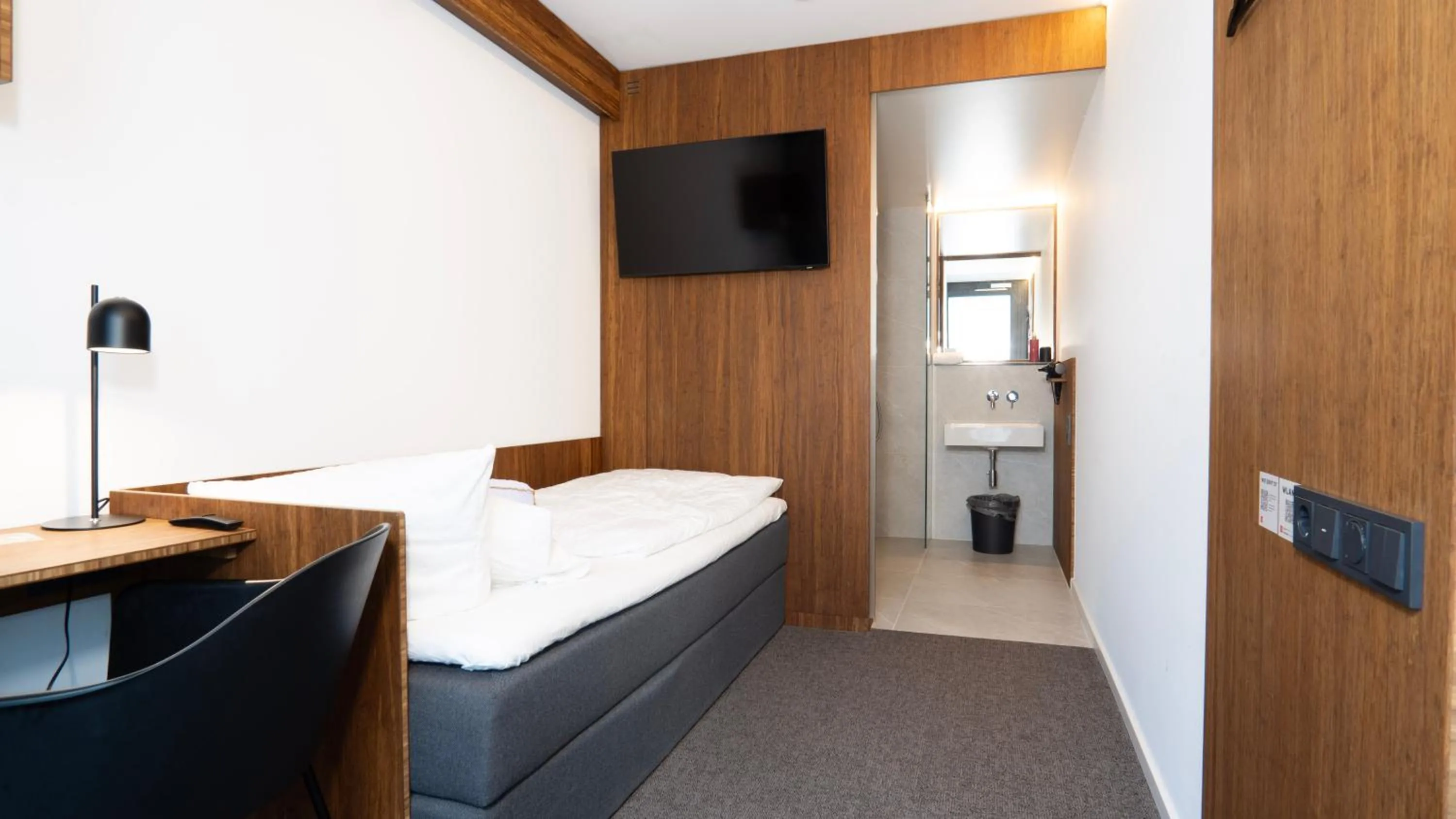 Photo of the whole room, Bed in TIN INN Nettetal-Kaldenkirchen