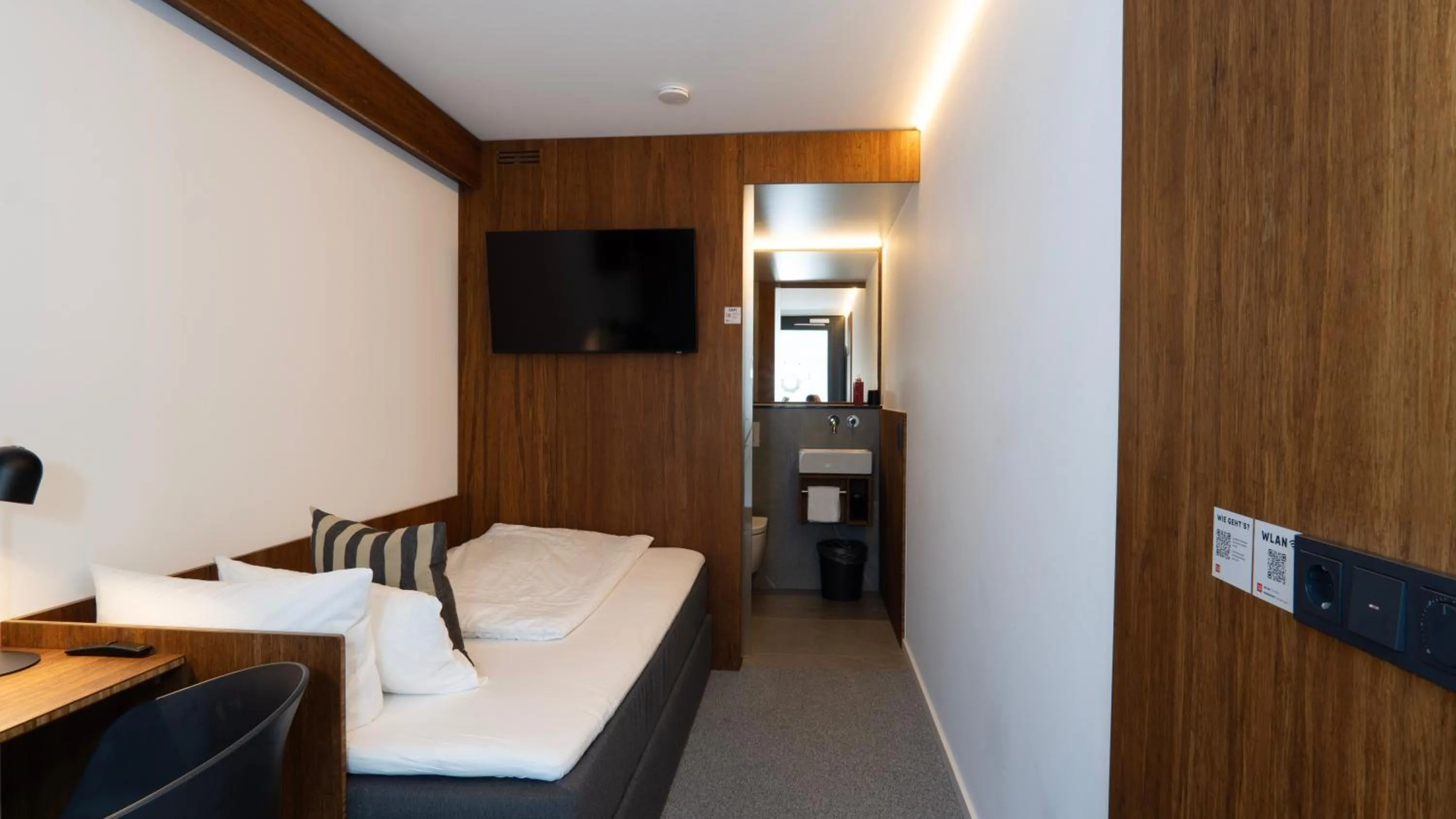 Photo of the whole room, Bed in TIN INN Nettetal-Kaldenkirchen