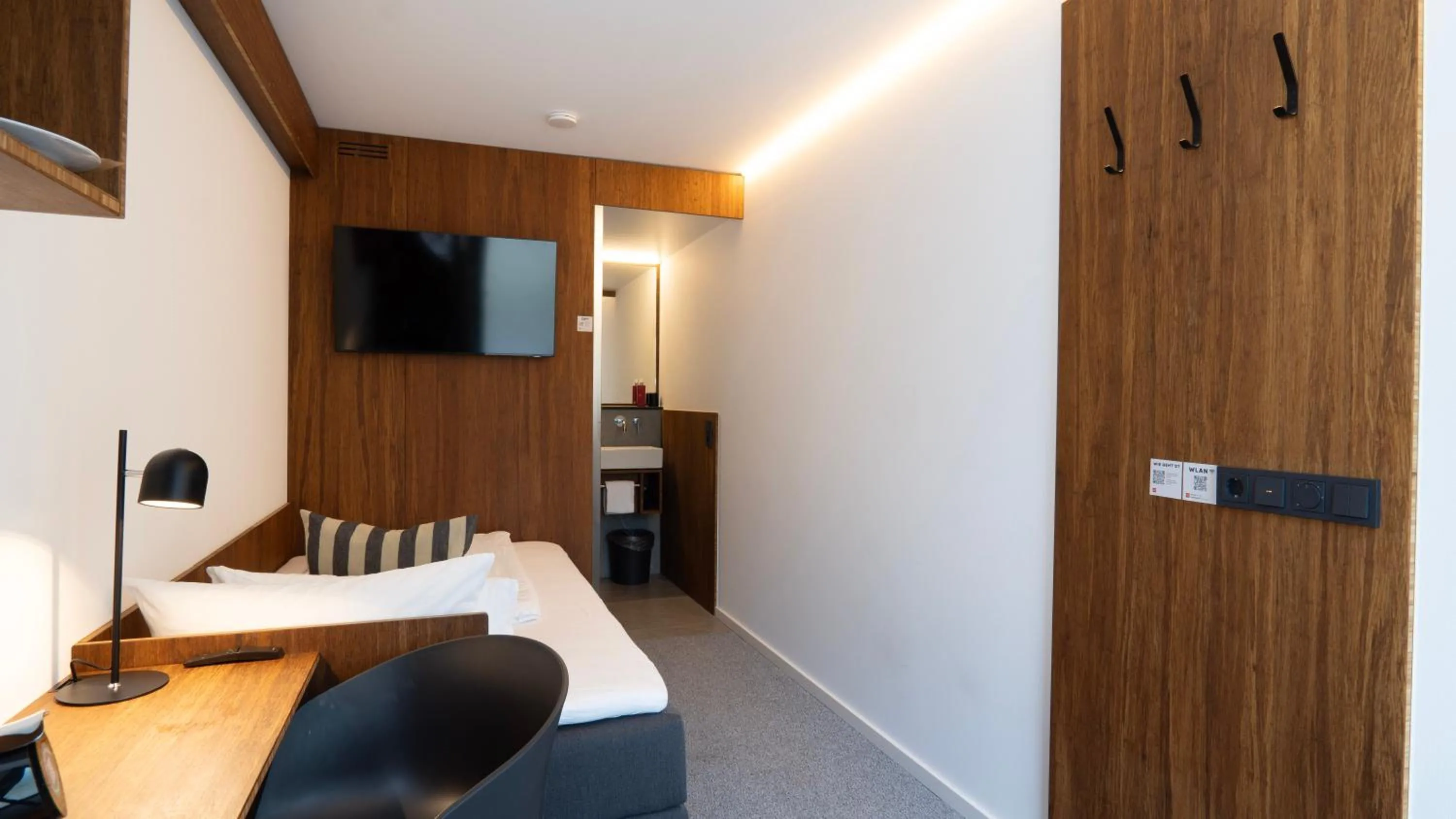 Photo of the whole room, Bed in TIN INN Nettetal-Kaldenkirchen