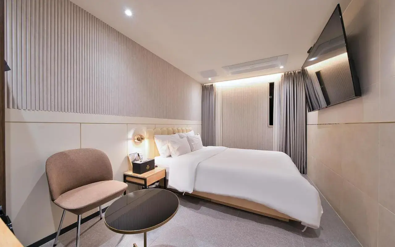 Standard Double Room (No Parking) in Suwon Hound Hotel Standard Double Room (No Parking) in Suwon Hound Hotel