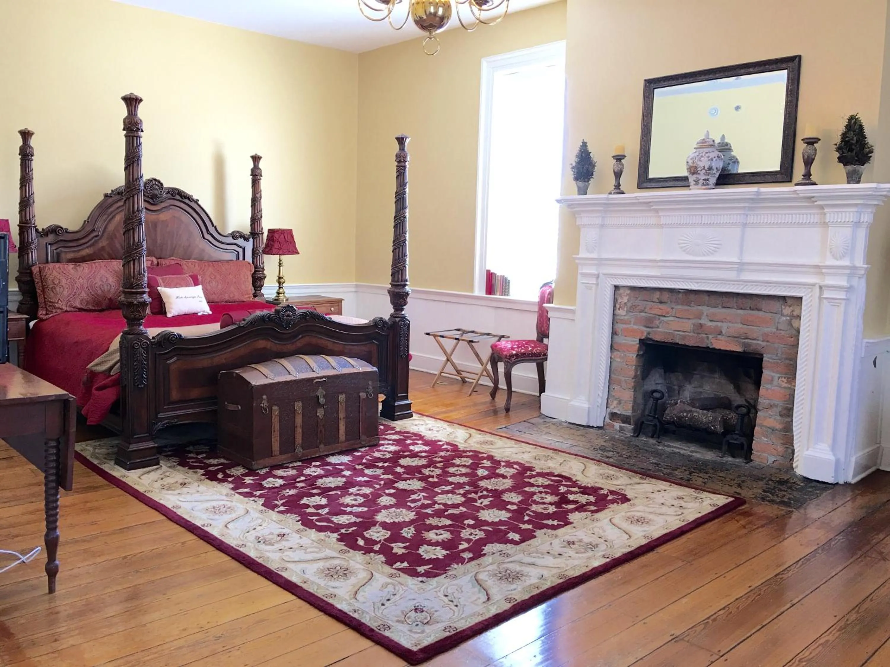 King Room in Hale Springs Inn