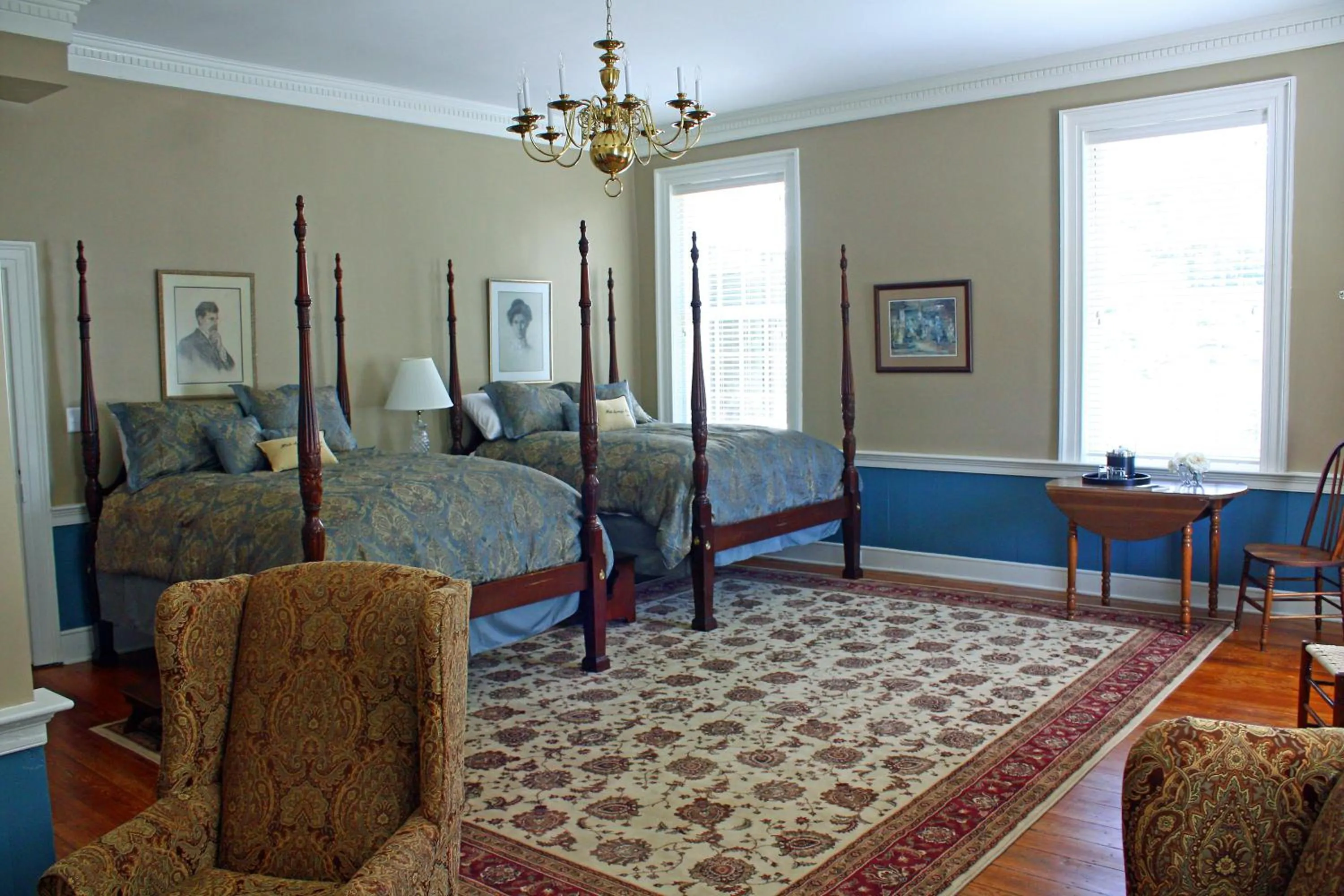 Deluxe Queen Room with Two Queen Beds in Hale Springs Inn