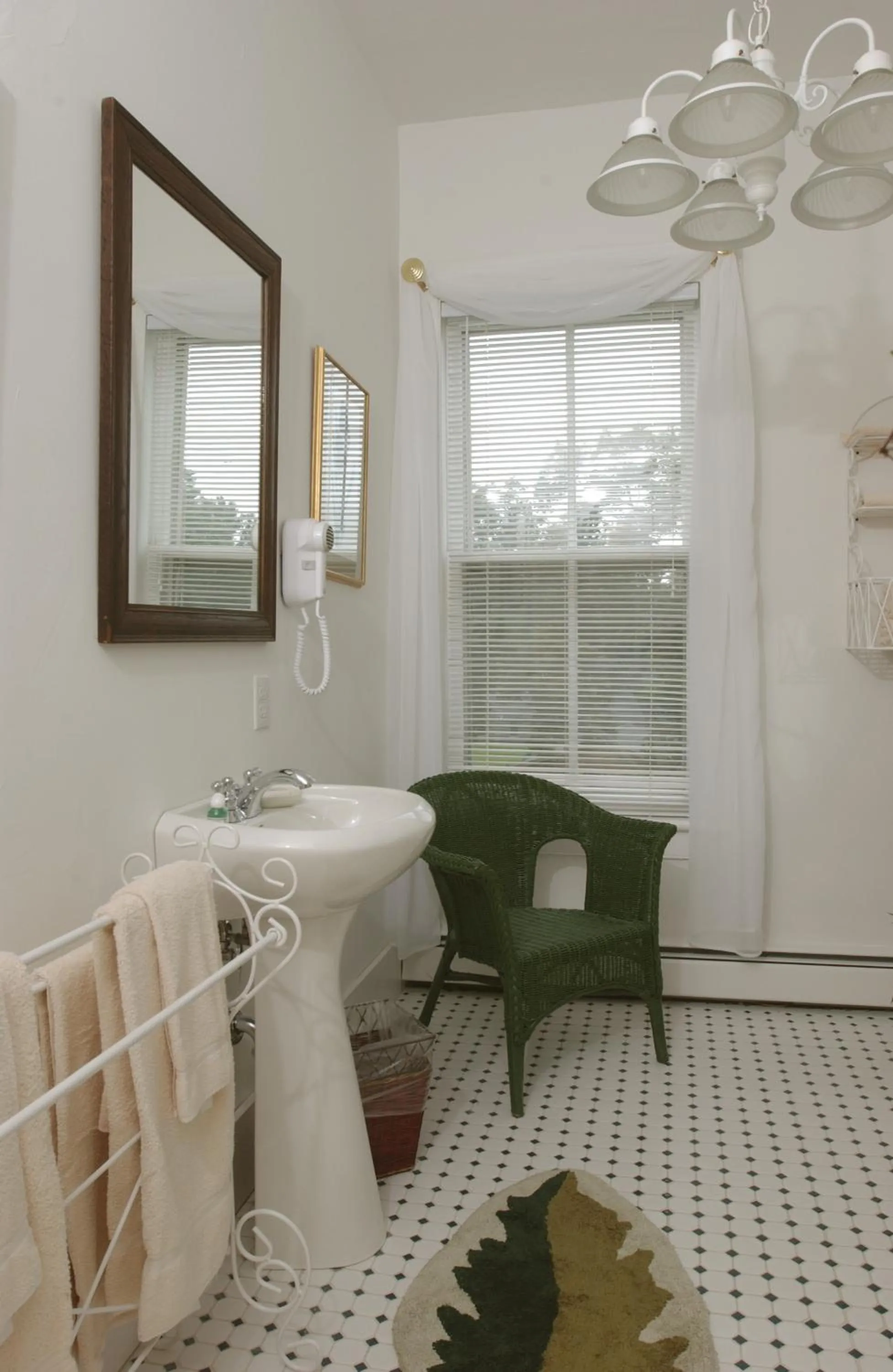 Bathroom in Stroudsmoor Country Inn