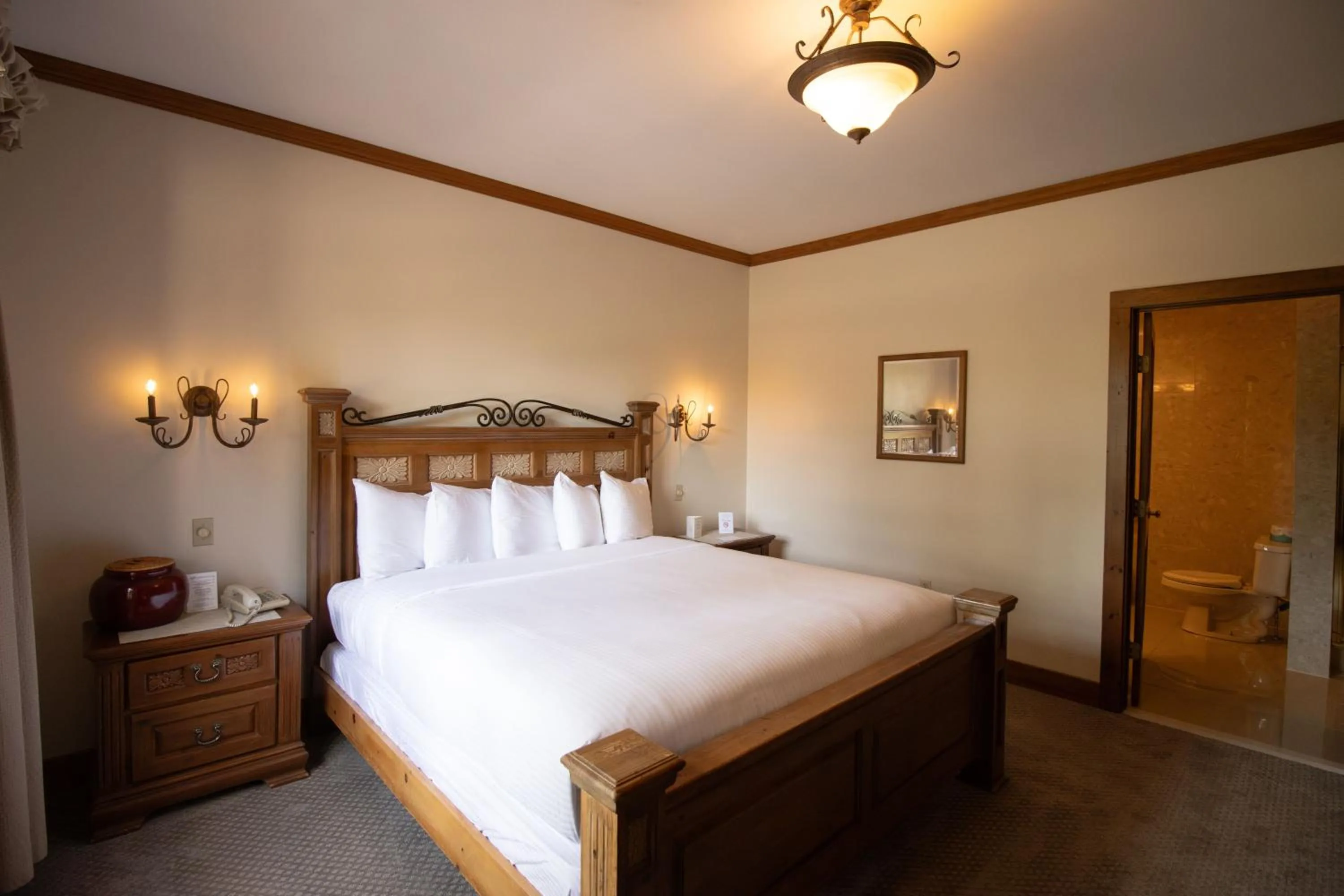 Bedroom, Bed in Stroudsmoor Country Inn