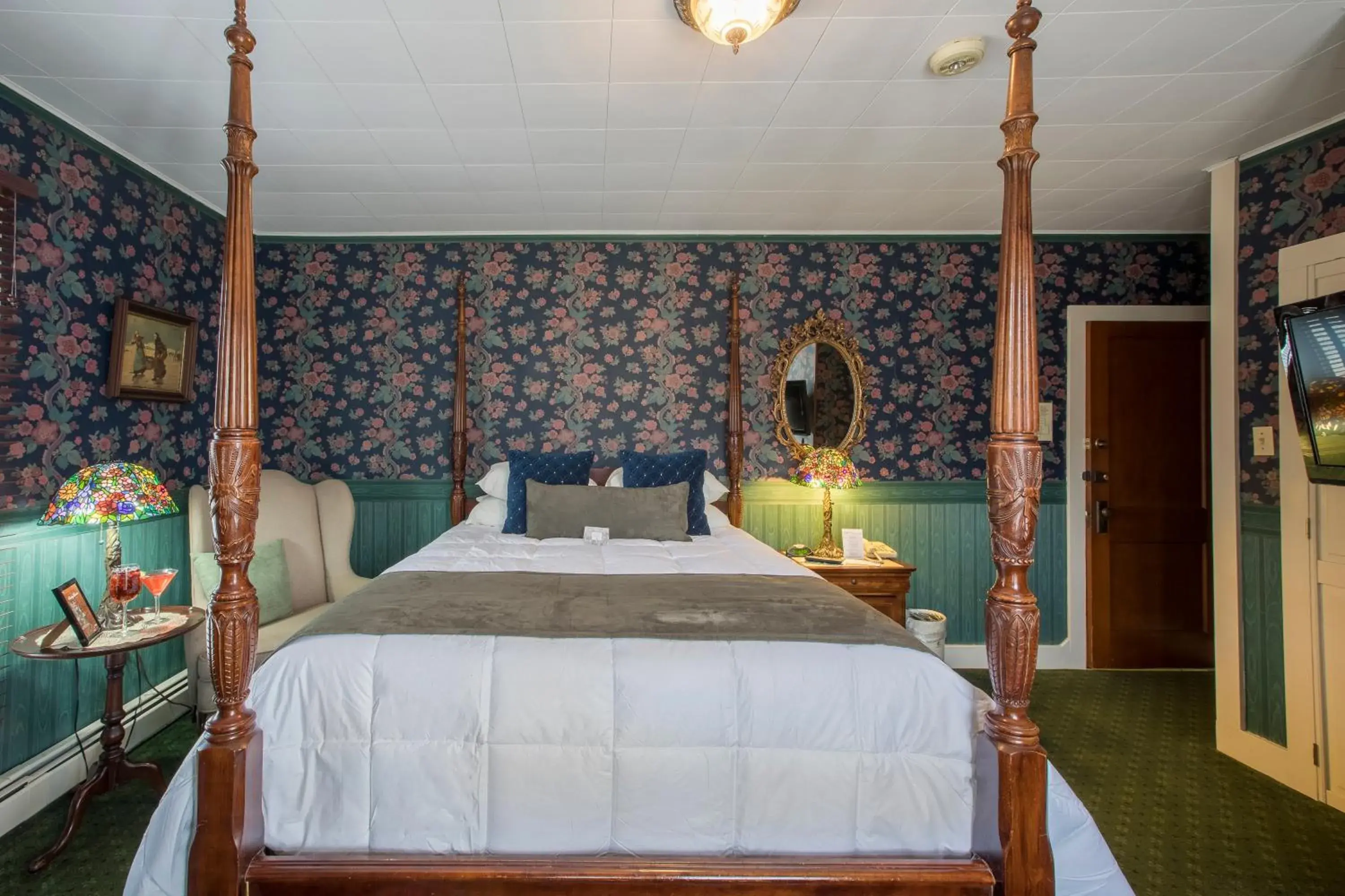 Photo of the whole room, Bed in Stroudsmoor Country Inn