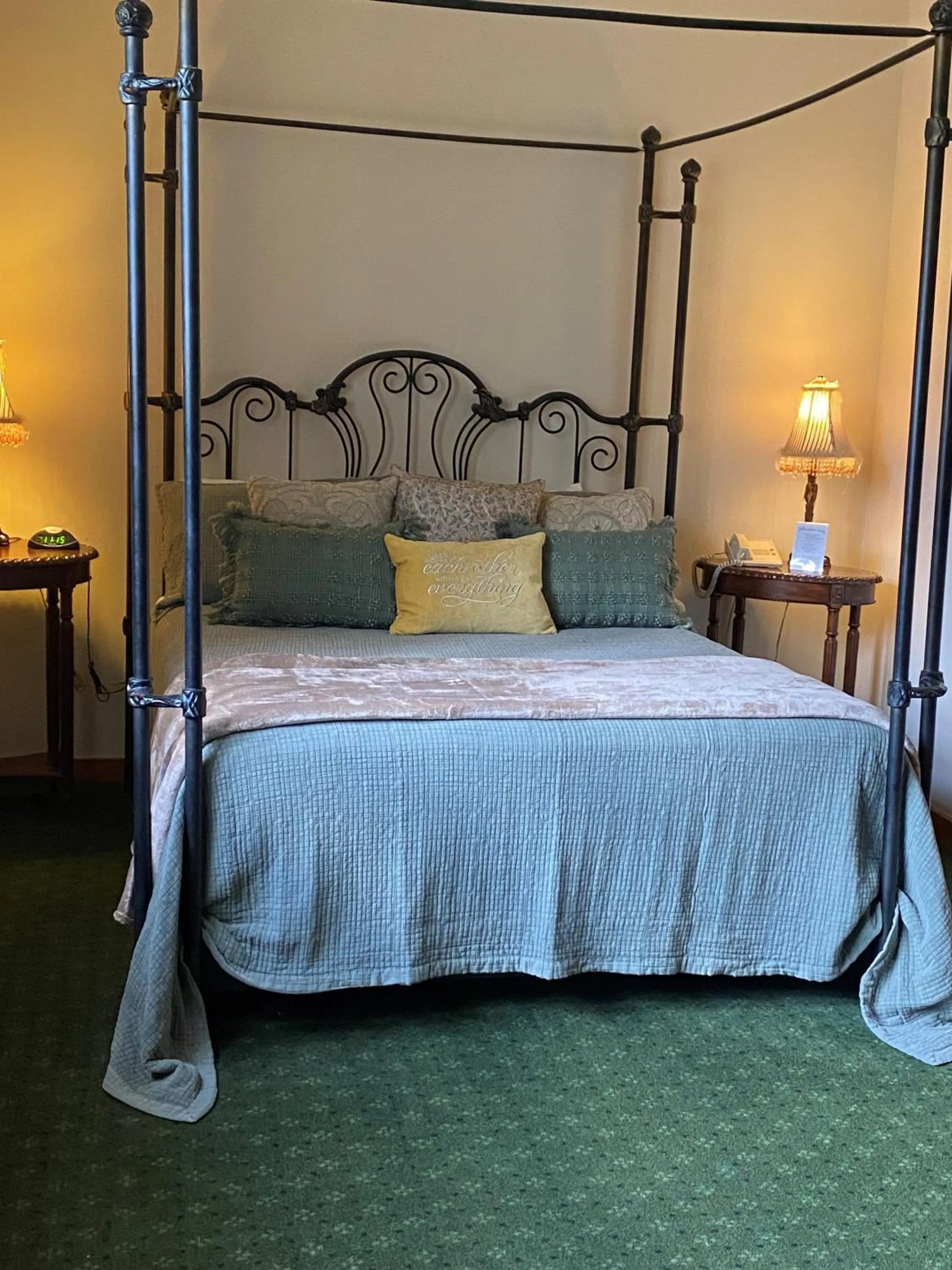 Bedroom, Bed in Stroudsmoor Country Inn