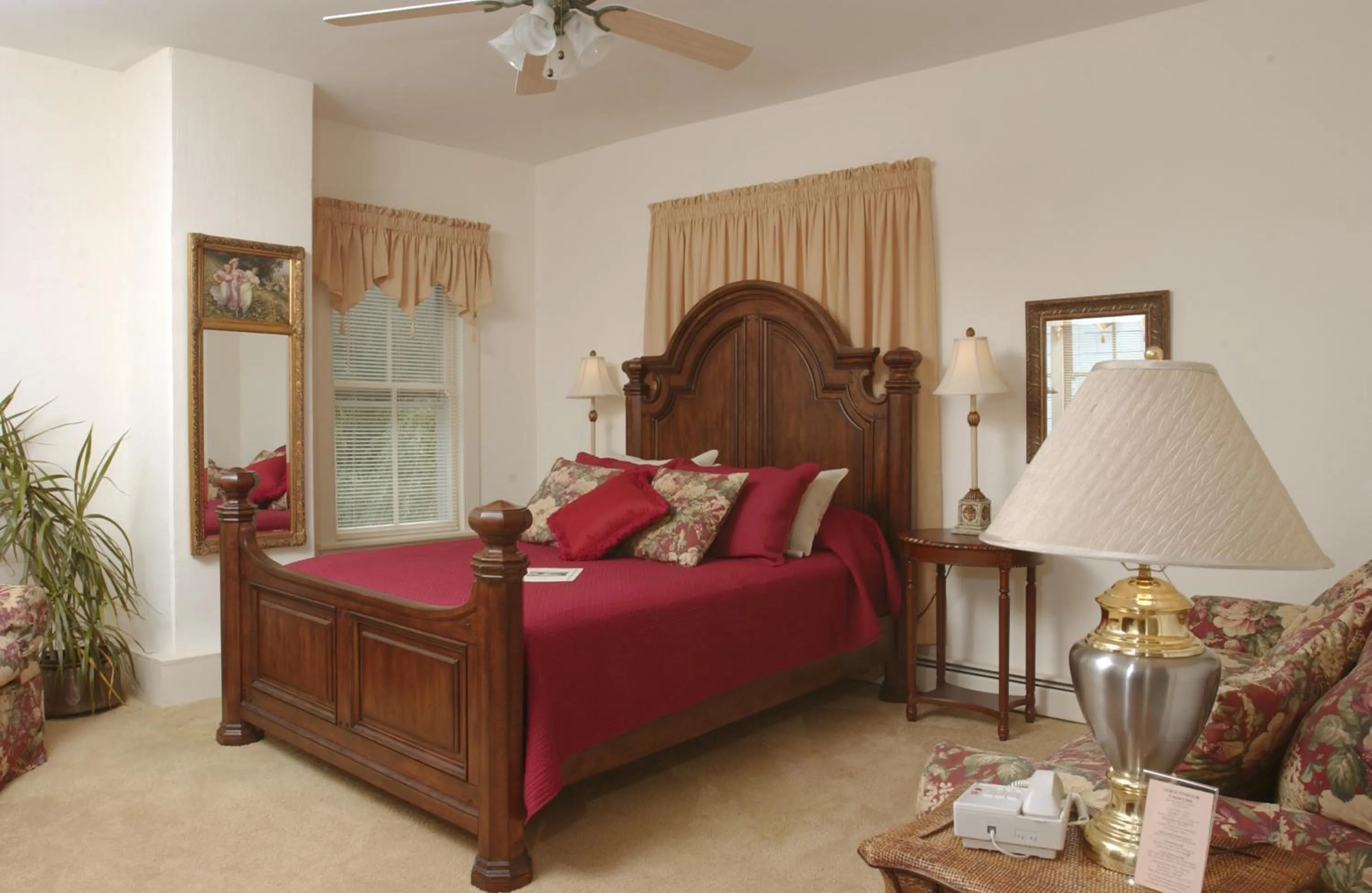 Bedroom, Bed in Stroudsmoor Country Inn