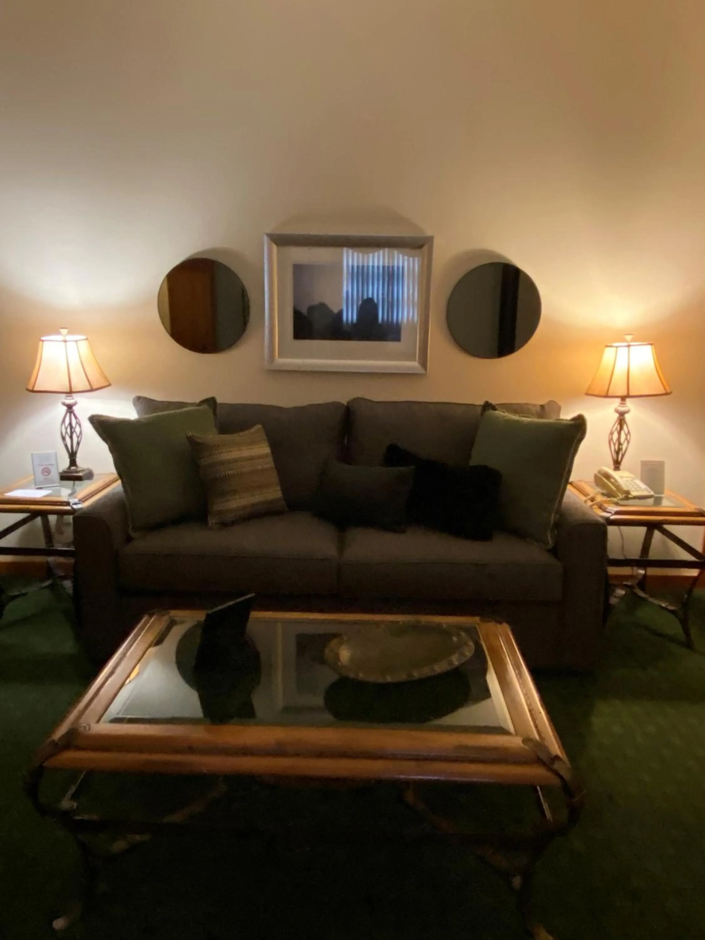 Living room in Stroudsmoor Country Inn