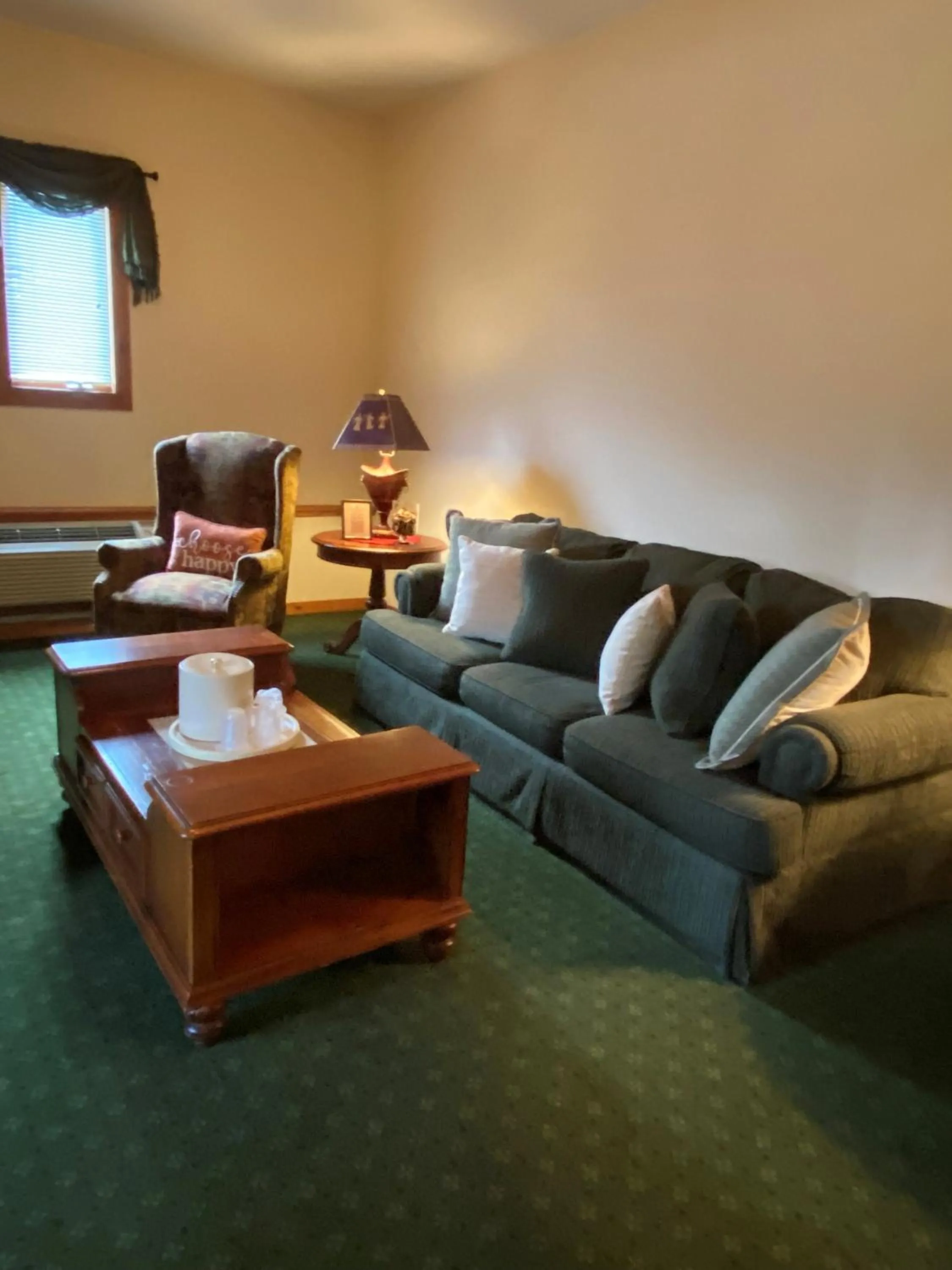 Living room in Stroudsmoor Country Inn