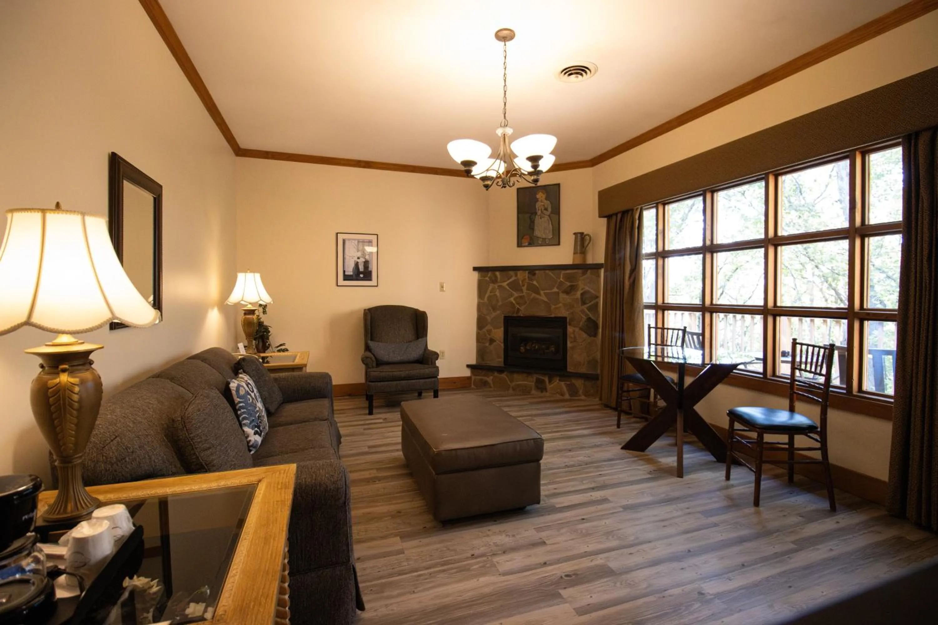 Living room in Stroudsmoor Country Inn