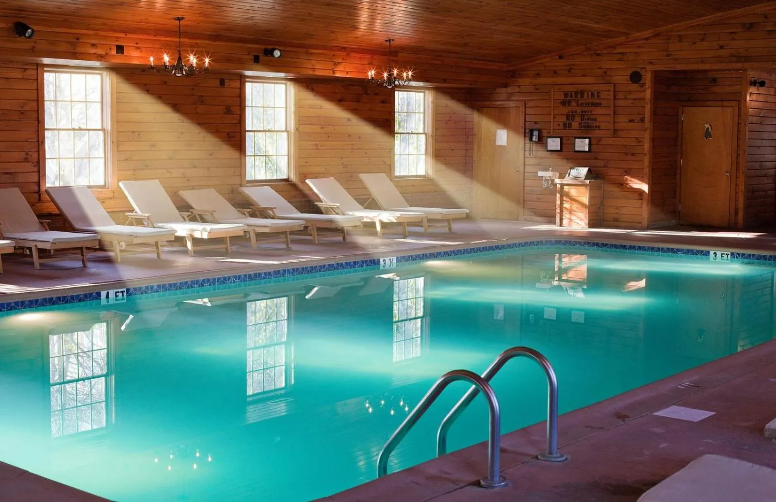 Pool view in Stroudsmoor Country Inn