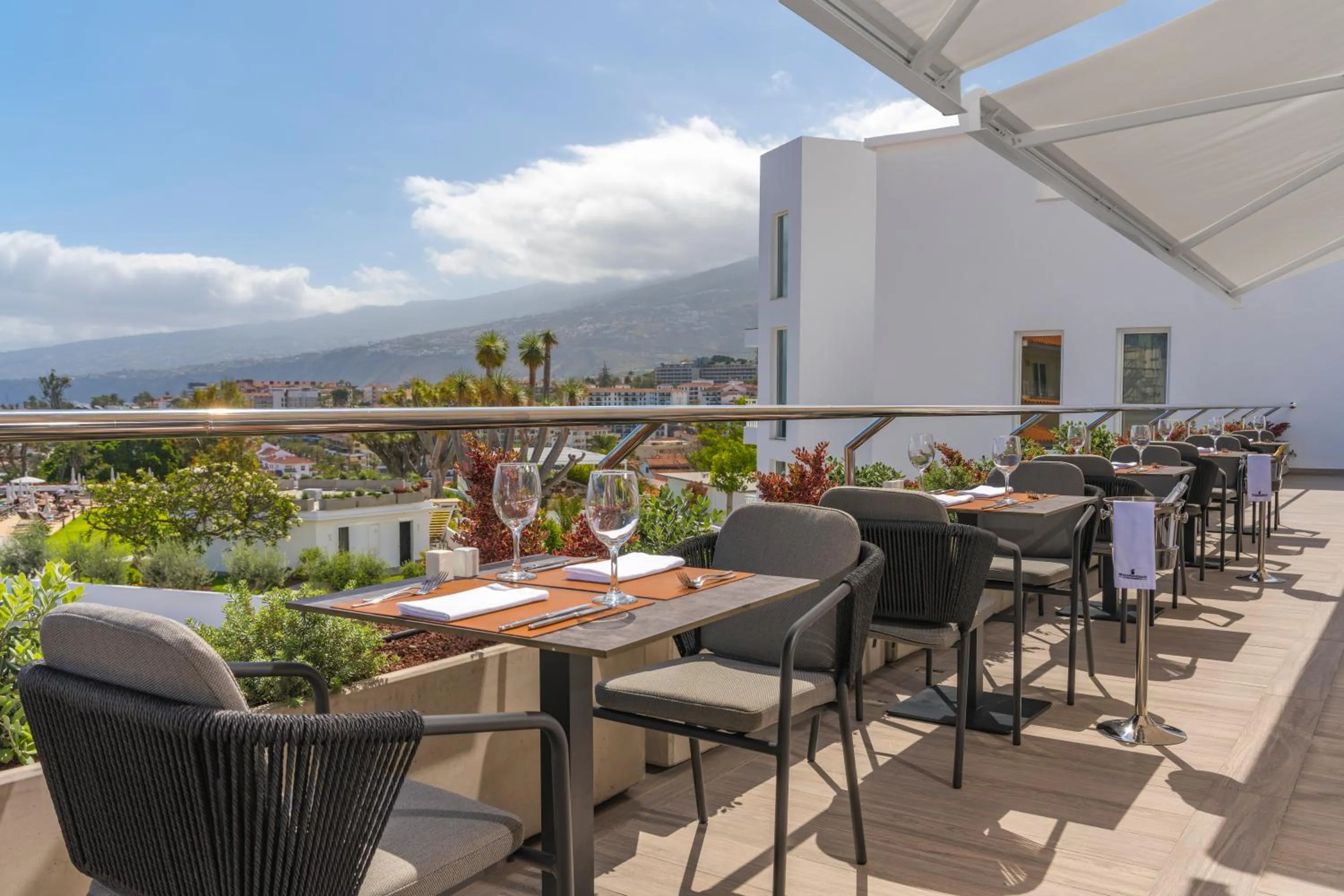 Restaurant/places to eat in TUI BLUE Atlantic Hills