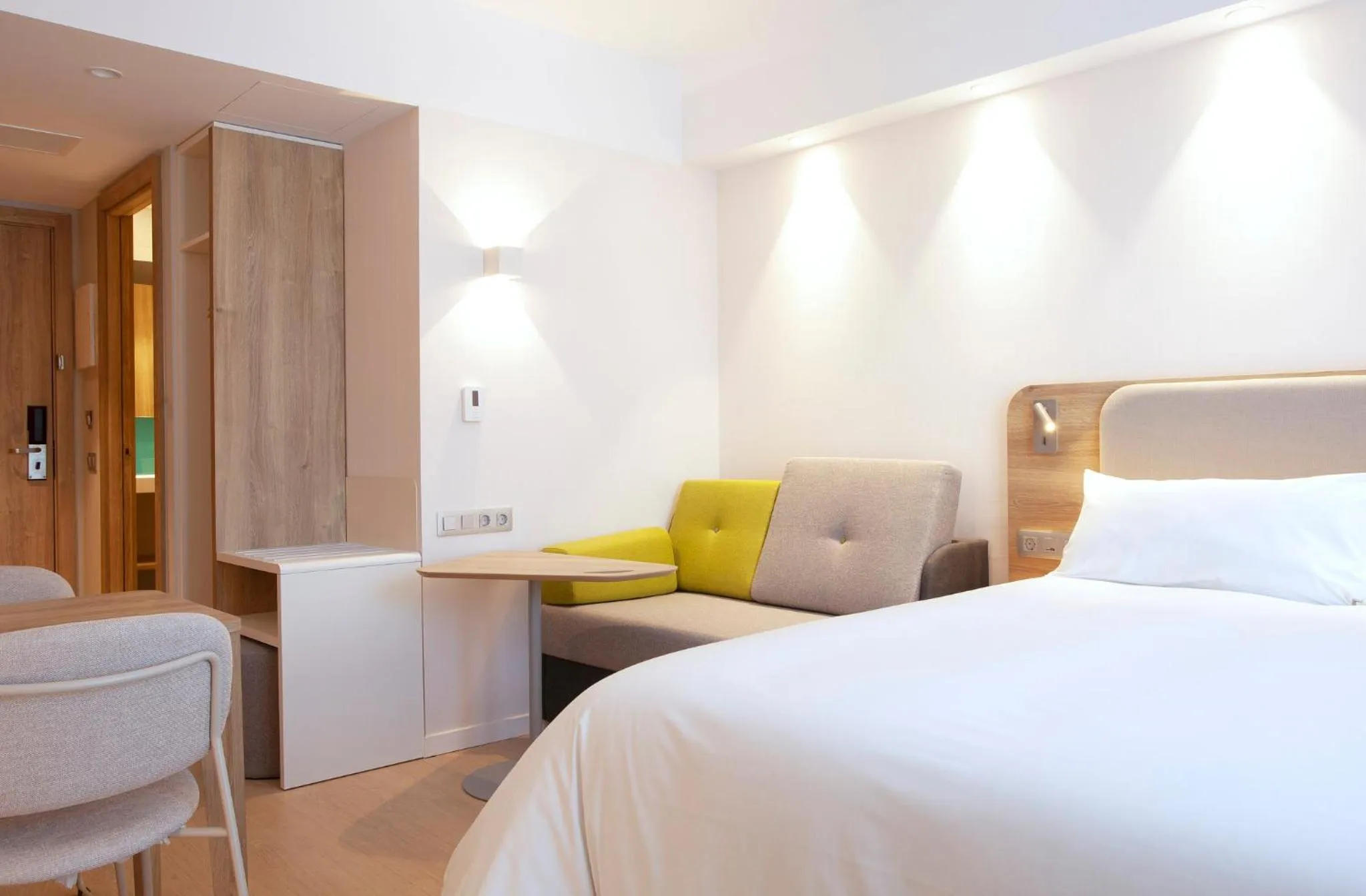 Photo of the whole room, Bed in Holiday Inn Express & Suites Barcelona - Sabadell by IHG