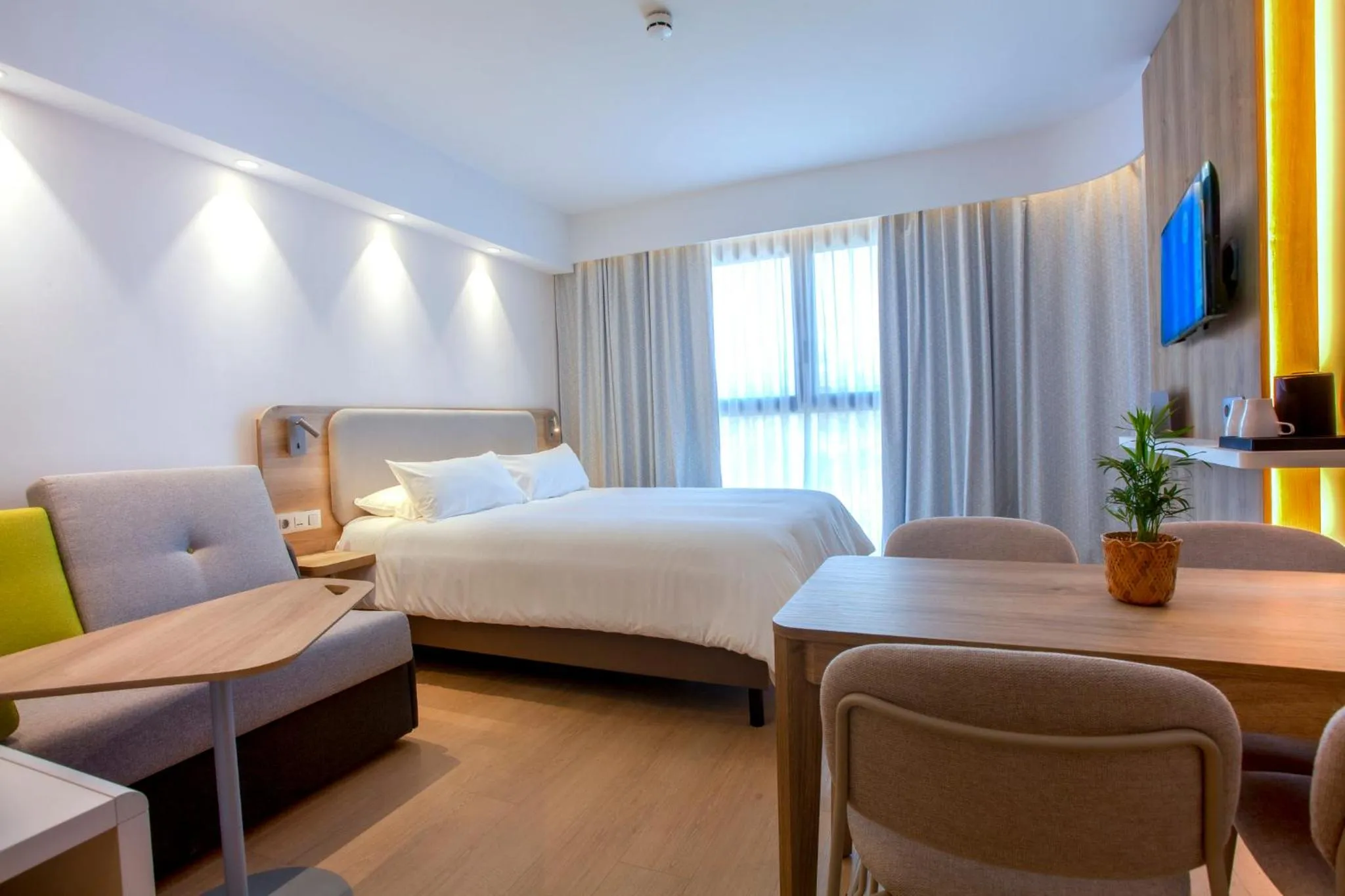 Photo of the whole room, Bed in Holiday Inn Express & Suites Barcelona - Sabadell by IHG