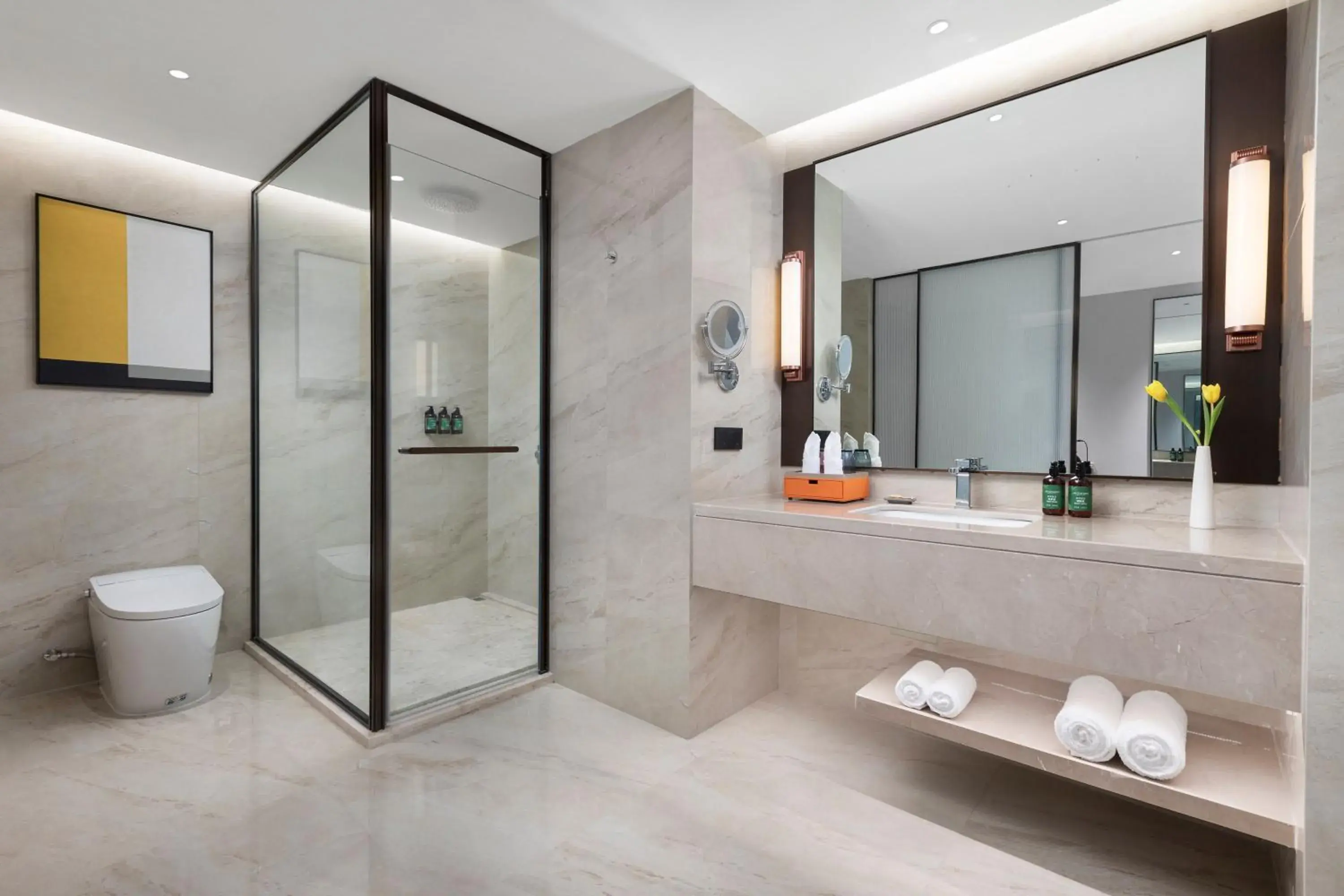 Standard Double Room with Two Double Beds in Crowne Plaza Xiangyang Fuchun Lakeside Standard Double Room with Two Double Beds in Crowne Plaza Xiangyang Fuchun Lakeside