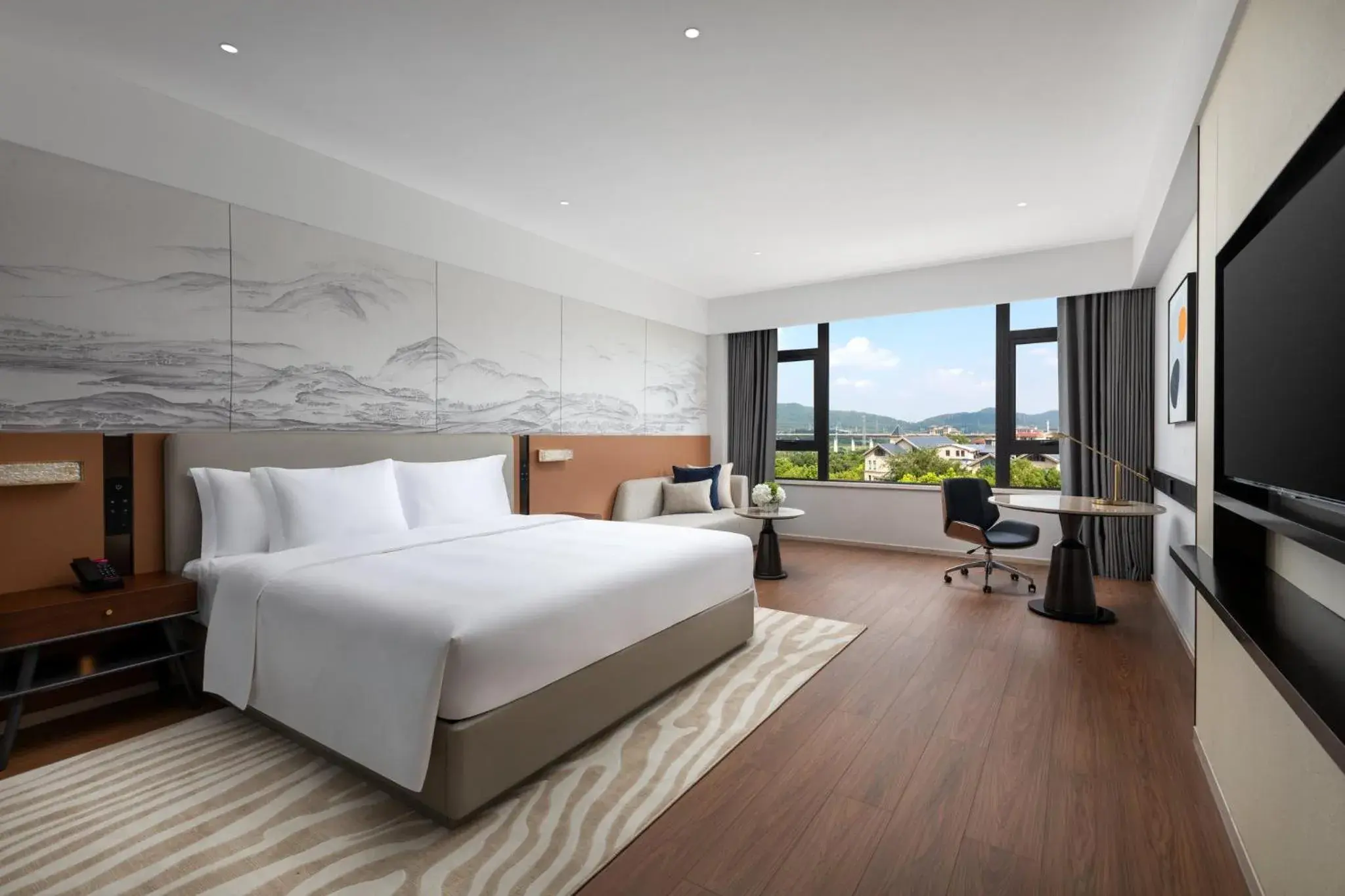 Standard King Room in Crowne Plaza Xiangyang Fuchun Lakeside Standard King Room in Crowne Plaza Xiangyang Fuchun Lakeside