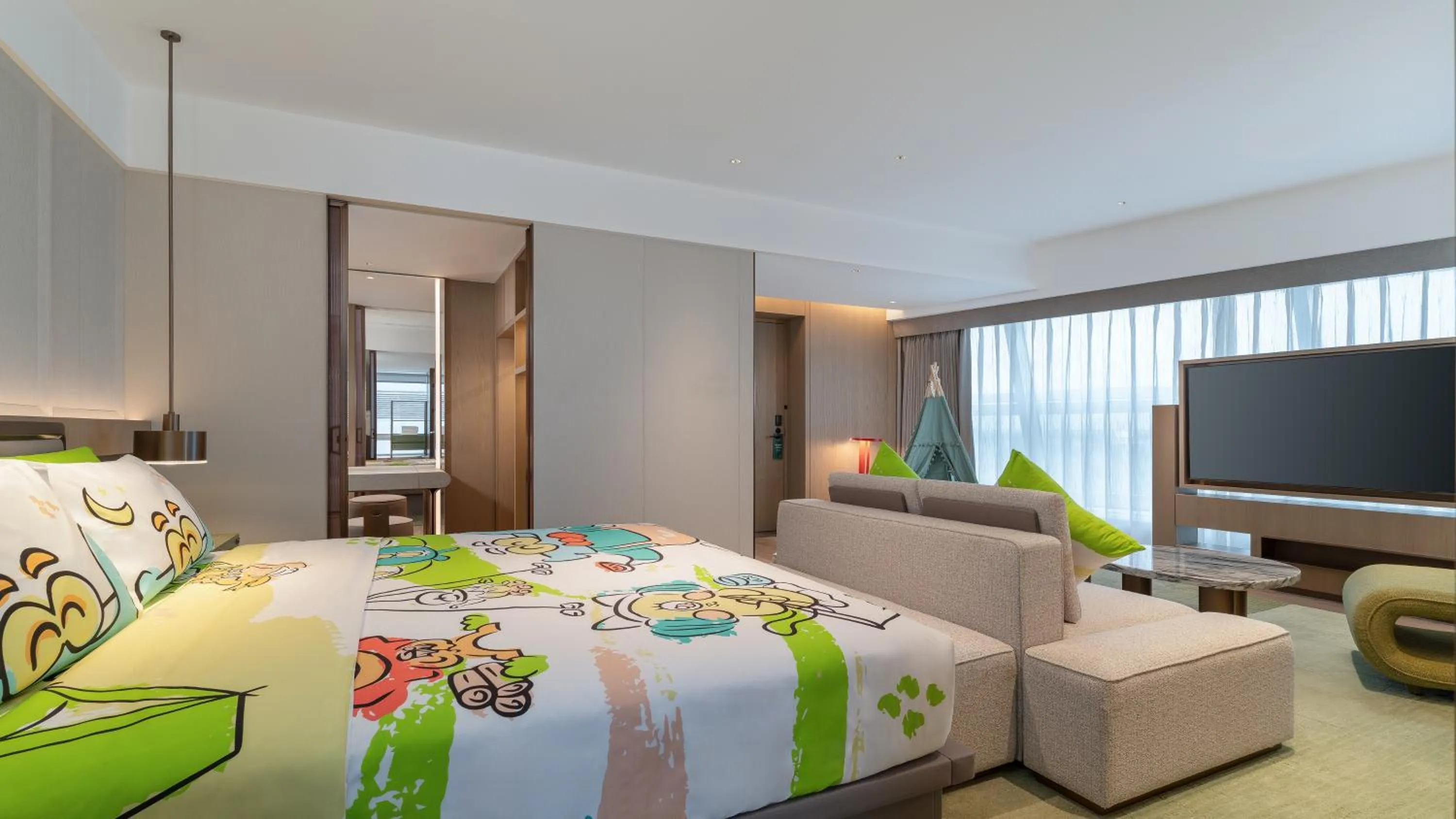 Living room, Bed in Holiday Inn Wenzhou Airport by IHG