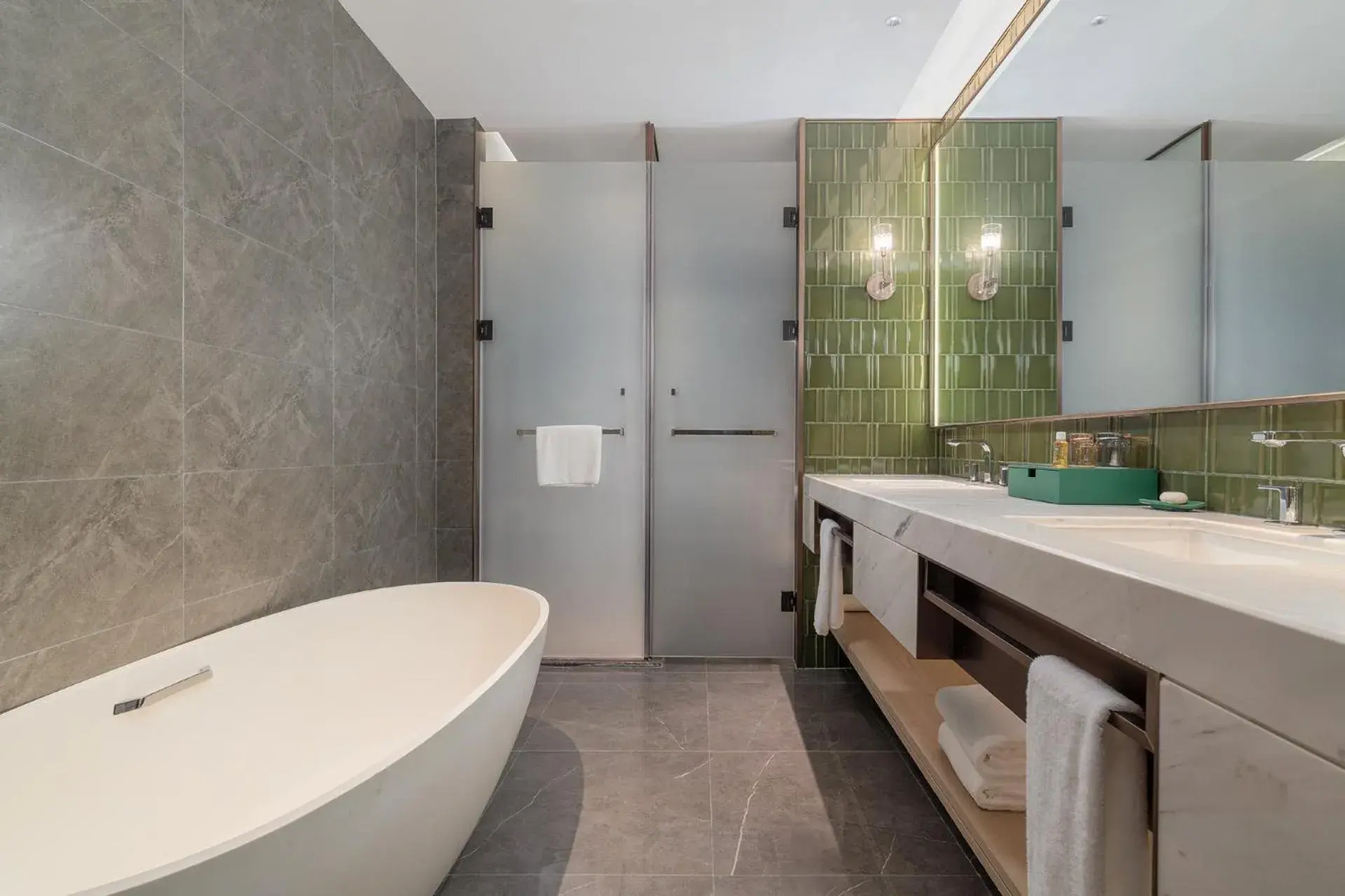 One-Bedroom Suite with Bathtub in Holiday Inn Wenzhou Airport by IHG One-Bedroom Suite with Bathtub in Holiday Inn Wenzhou Airport by IHG