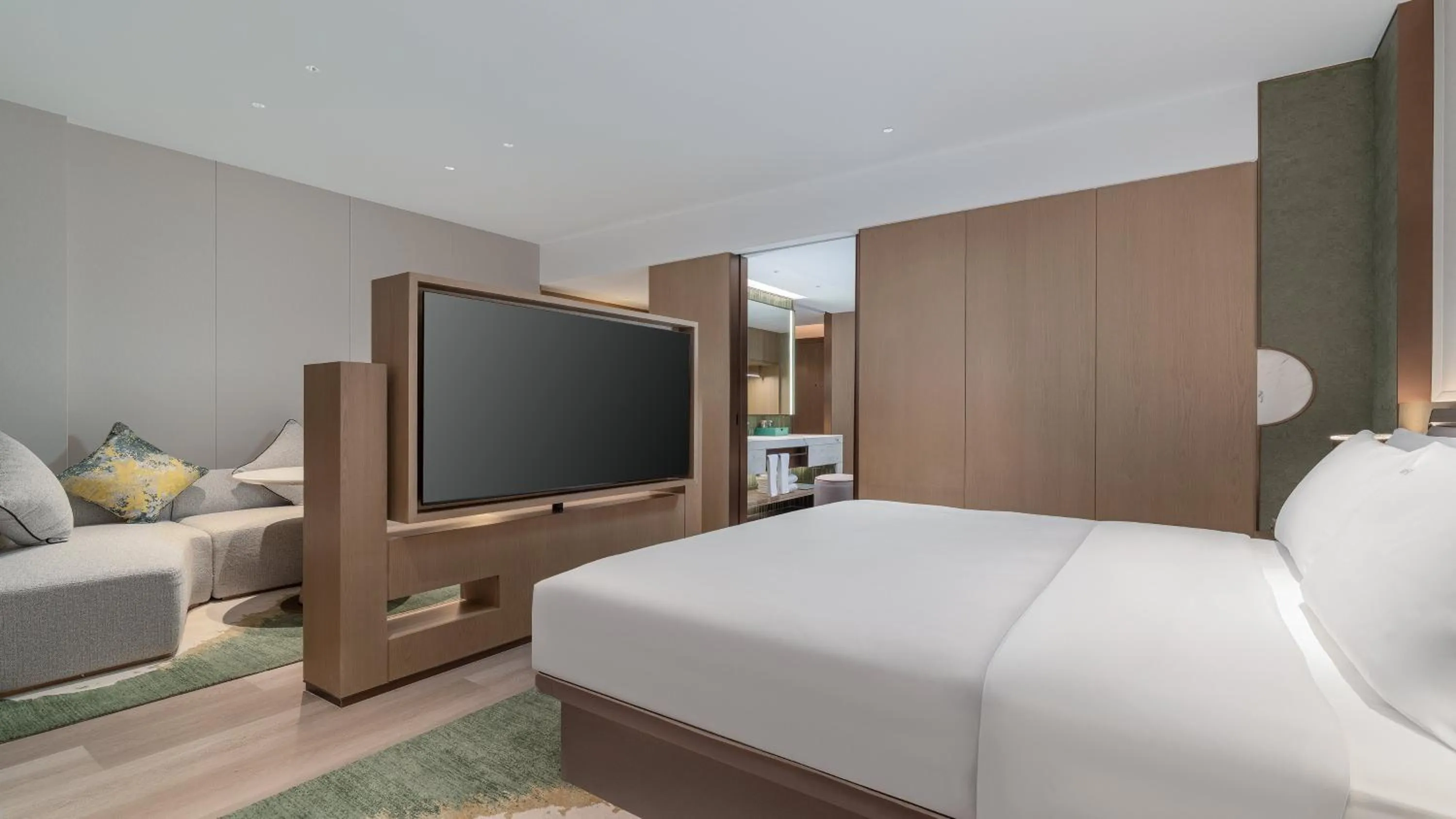 Photo of the whole room, Bed in Holiday Inn Wenzhou Airport by IHG