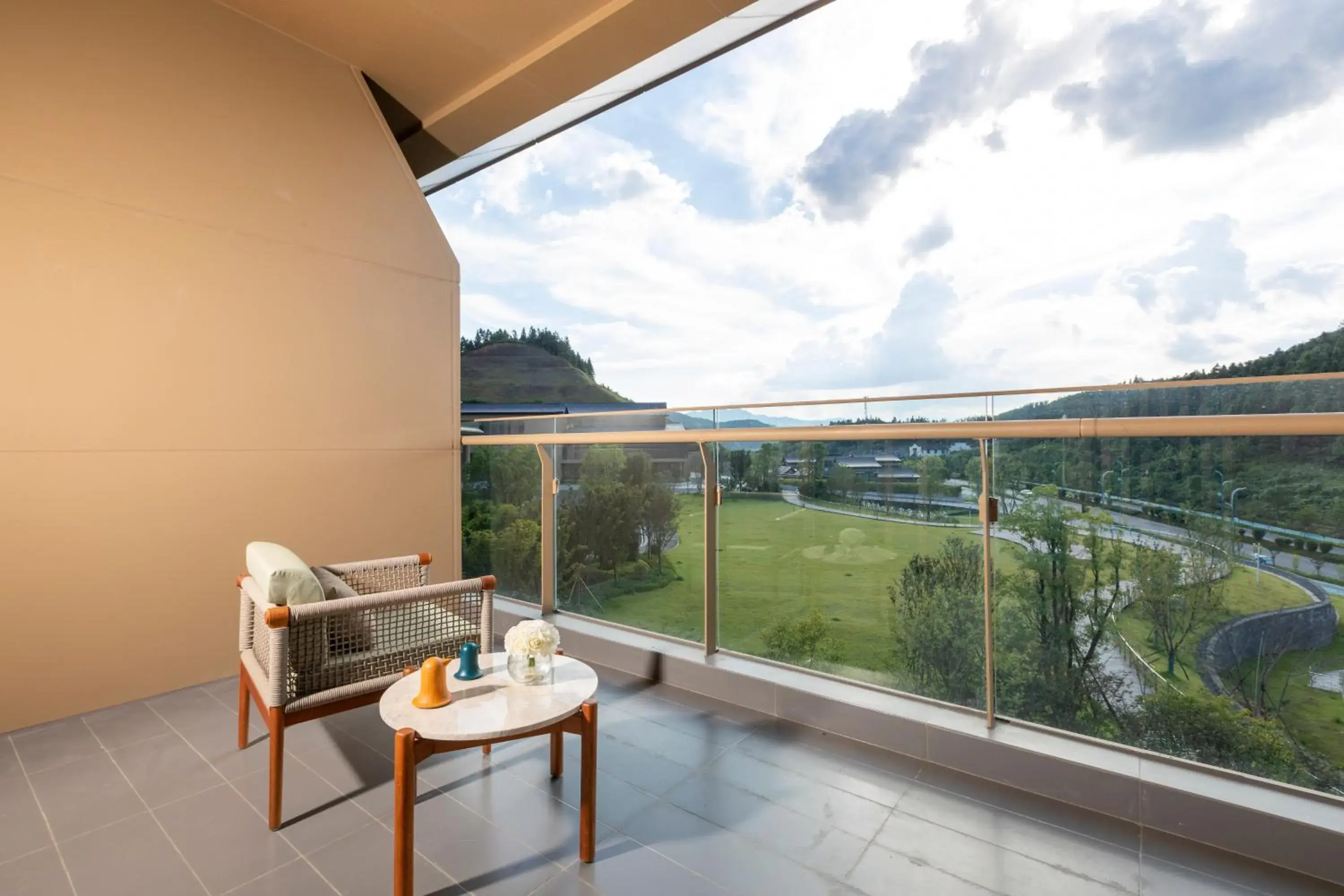 Standard Twin Room with Furnished Balcony in voco Wugong Mountain Jiangxi by IHG Standard Twin Room with Furnished Balcony in voco Wugong Mountain Jiangxi by IHG