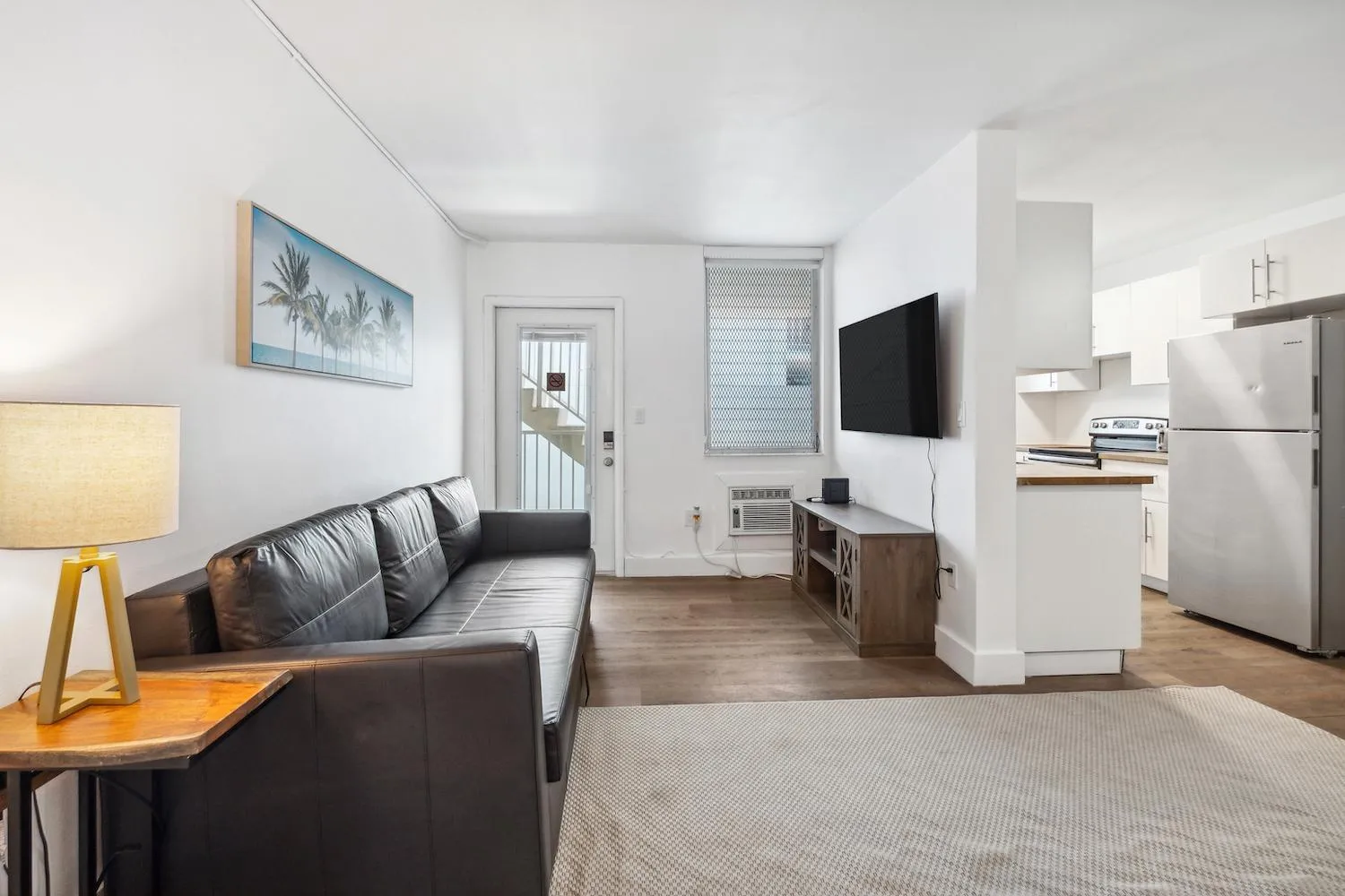 Kitchen or kitchenette in 713 Miami Beach Apartments