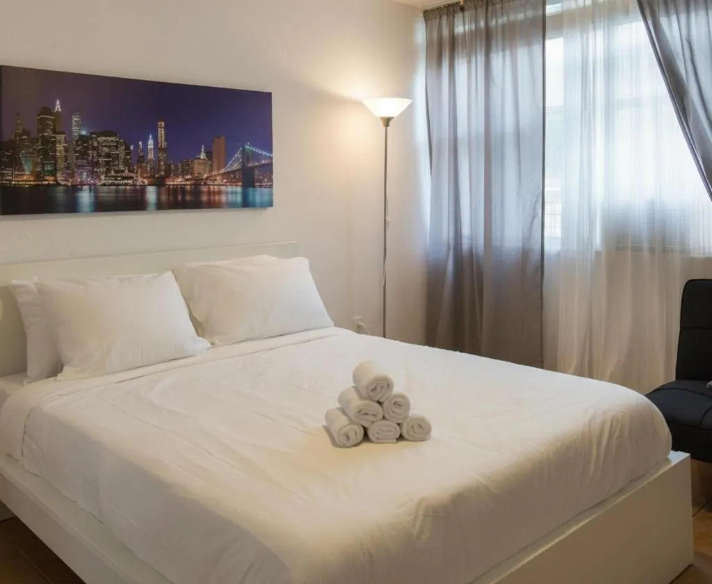 Bed in 713 Miami Beach Apartments