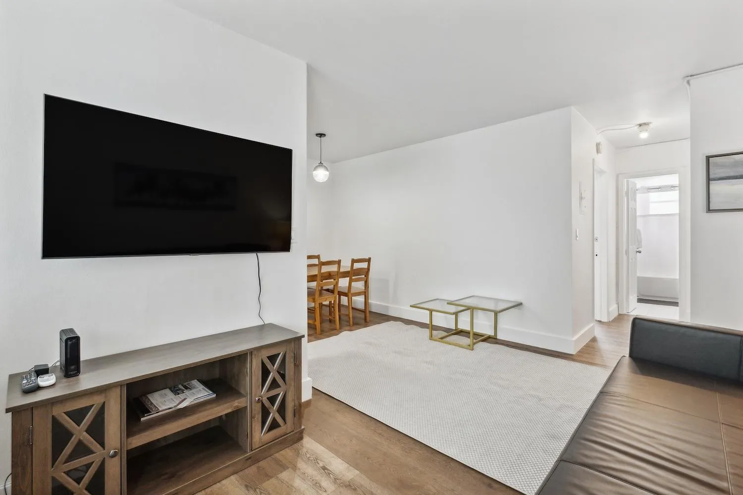 TV and multimedia, Bed in 713 Miami Beach Apartments