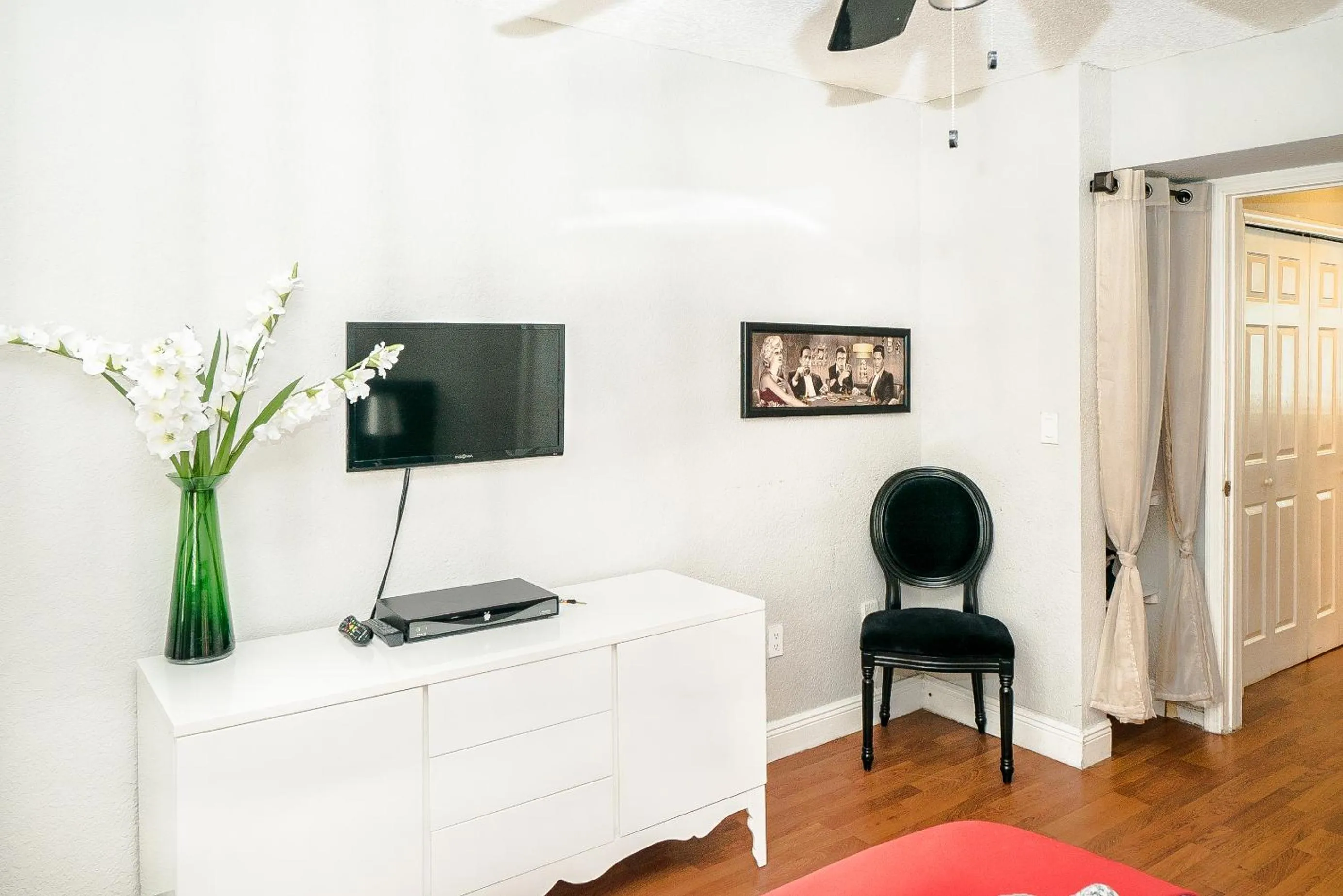Bedroom in 713 Miami Beach Apartments