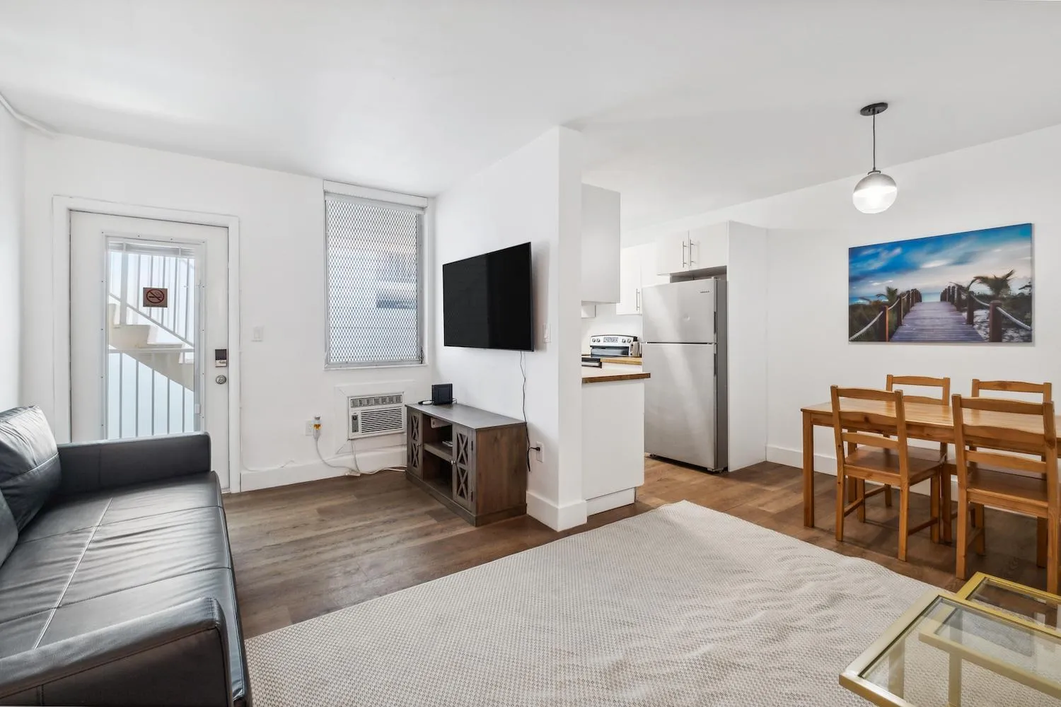Seating area in 713 Miami Beach Apartments