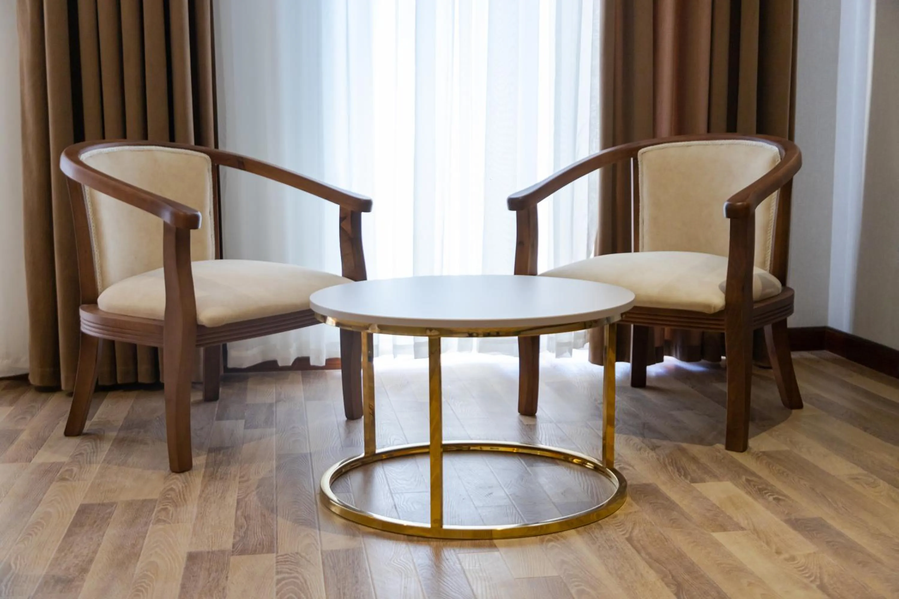 Living room in Karvon Plaza Hotel