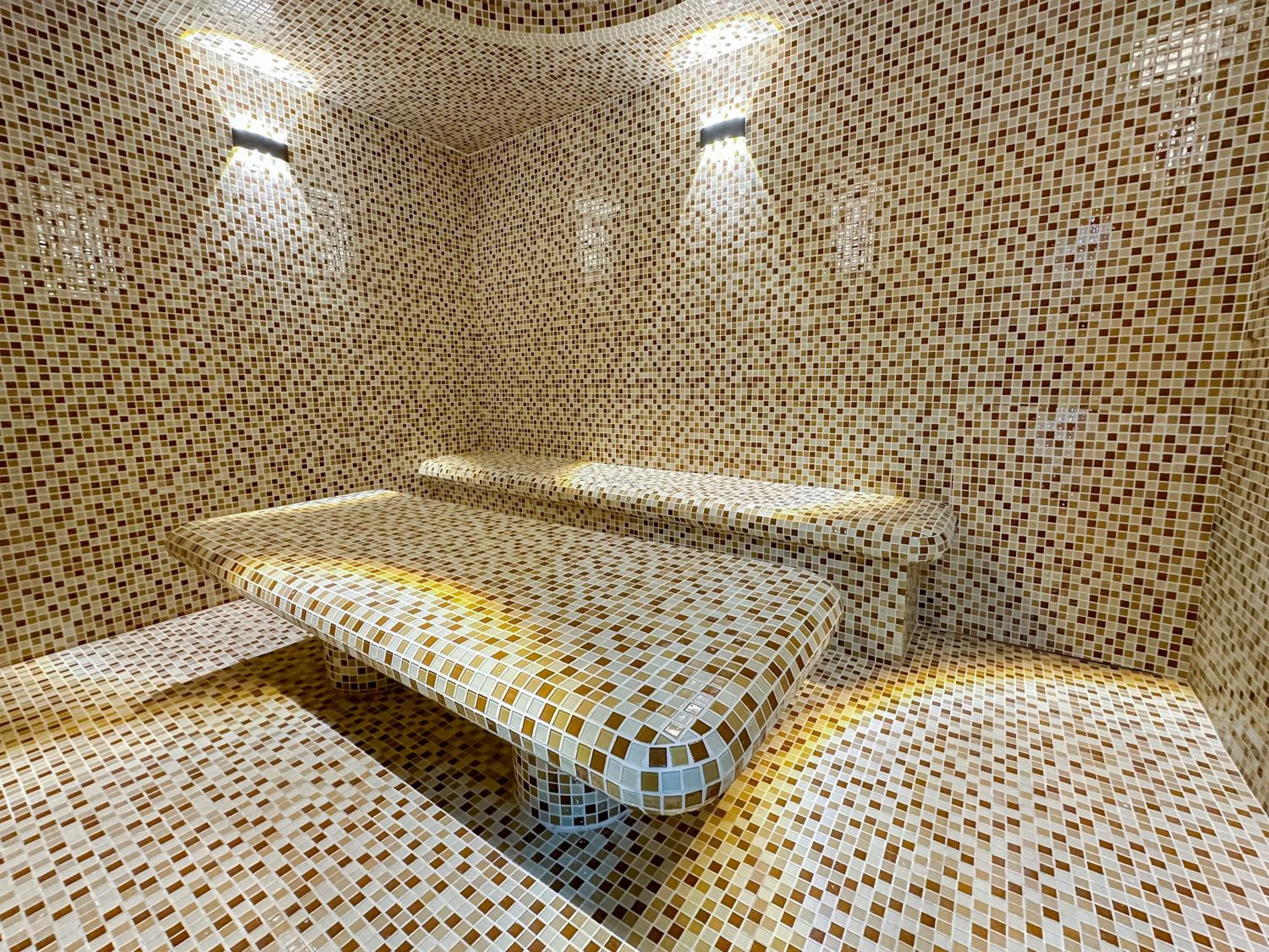 Sauna in Karvon Plaza Hotel